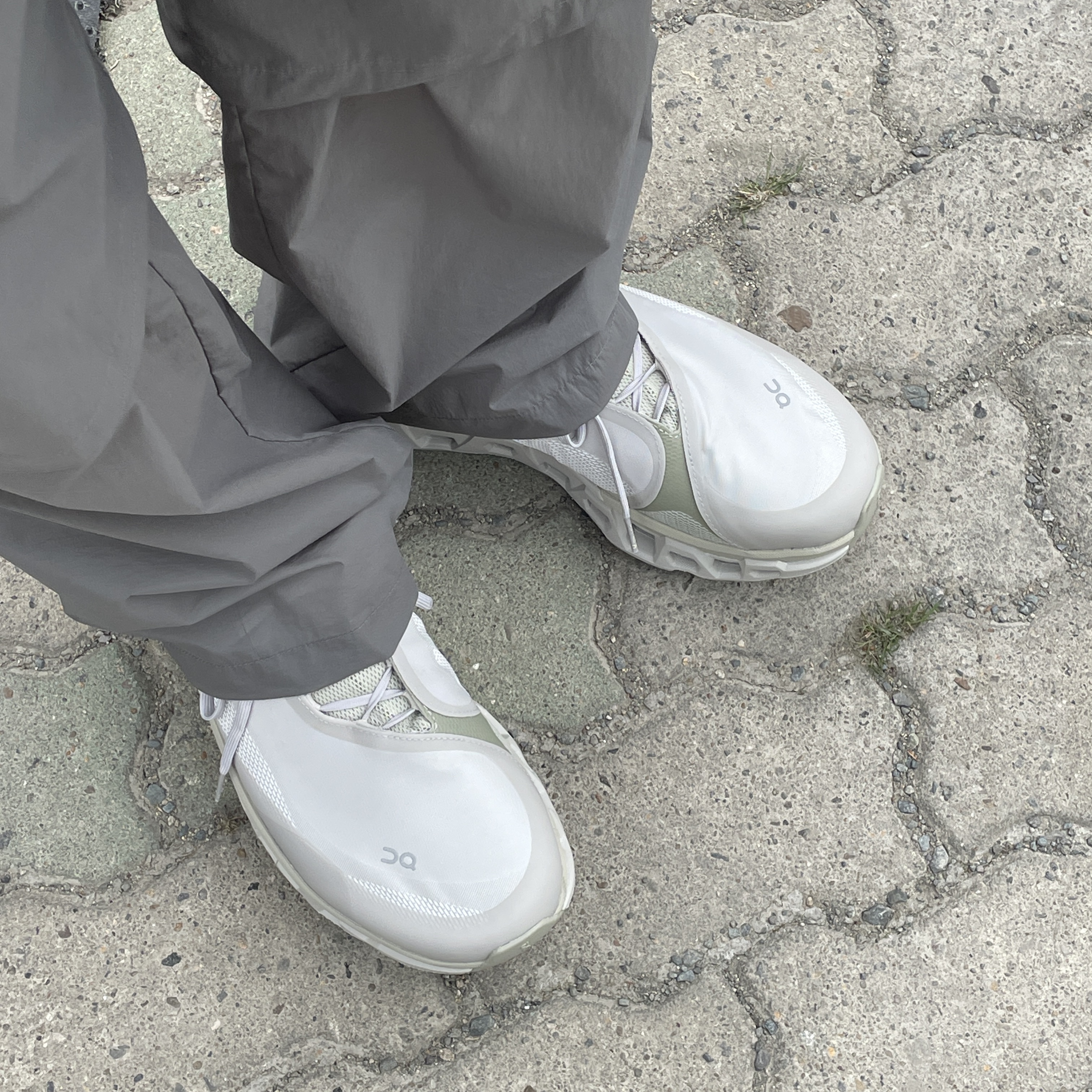 On Running x Post Archive Faction (Paf) Cloudmonster 2 Moondust Chalk 착용 스타일 - 2