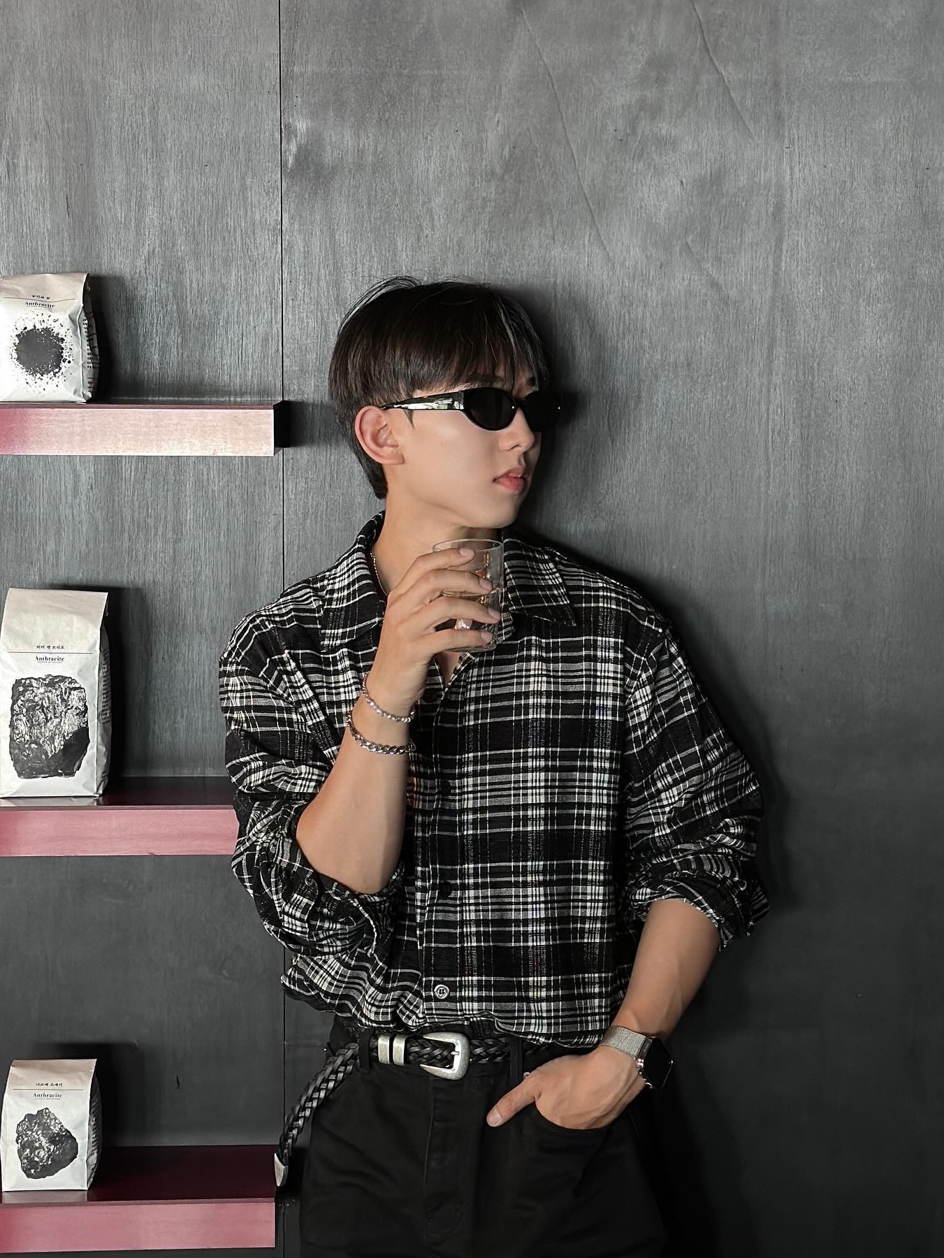 STU Check Shirt Black 착용 스타일 - 1