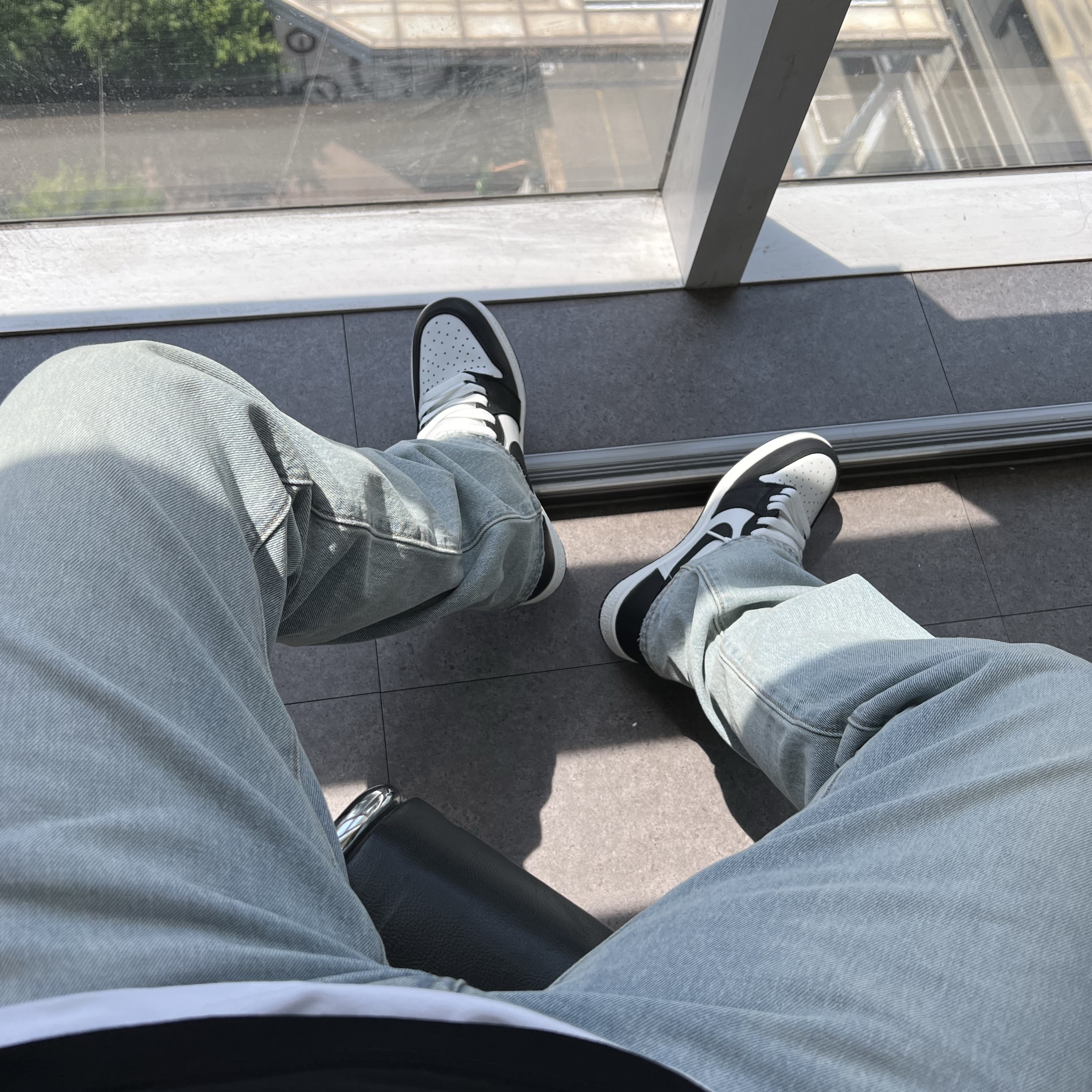 Jordan 1 High 85 Black White 착용 스타일 - 4