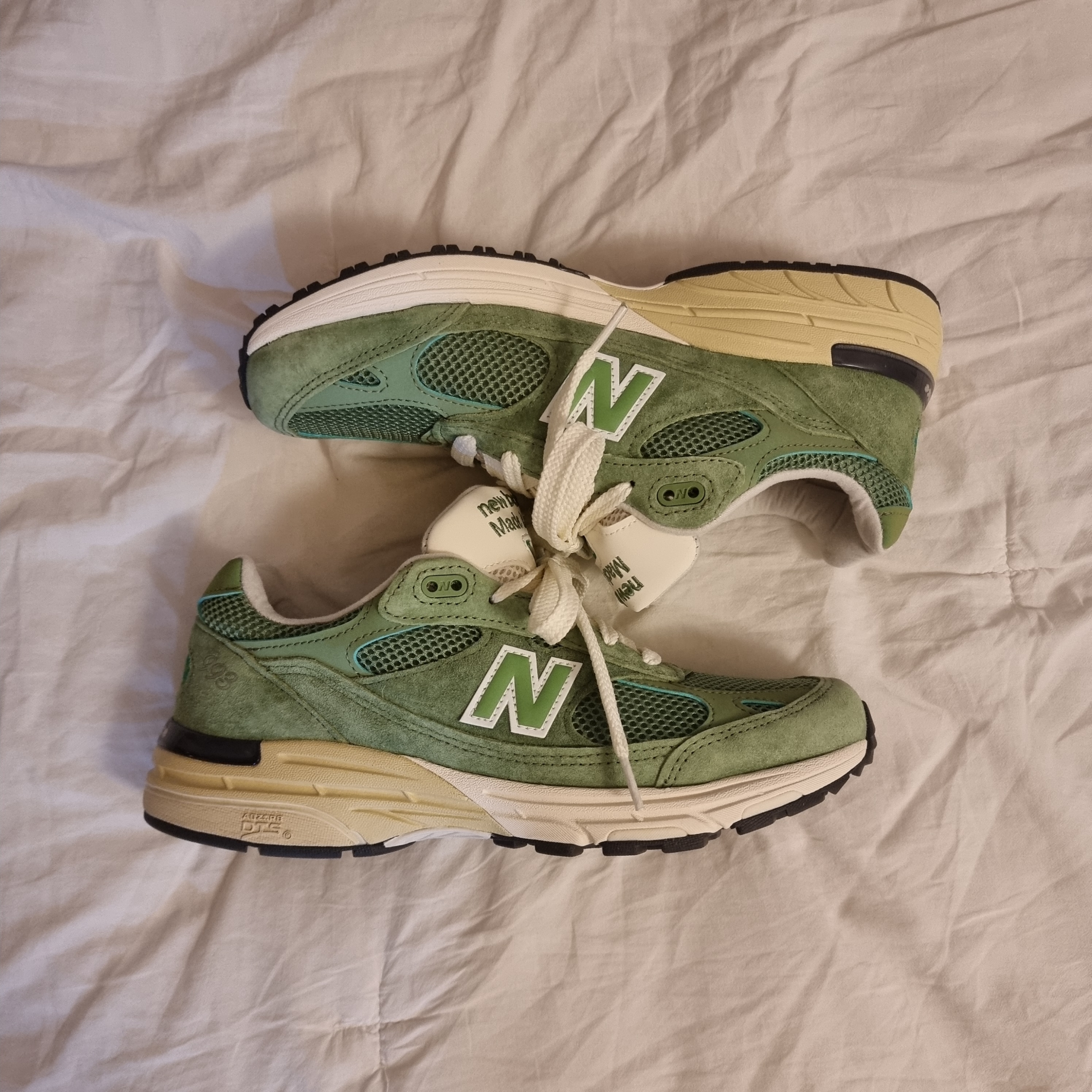New Balance 993 Made in USA Chive Sea Salt 착용 스타일 - 2