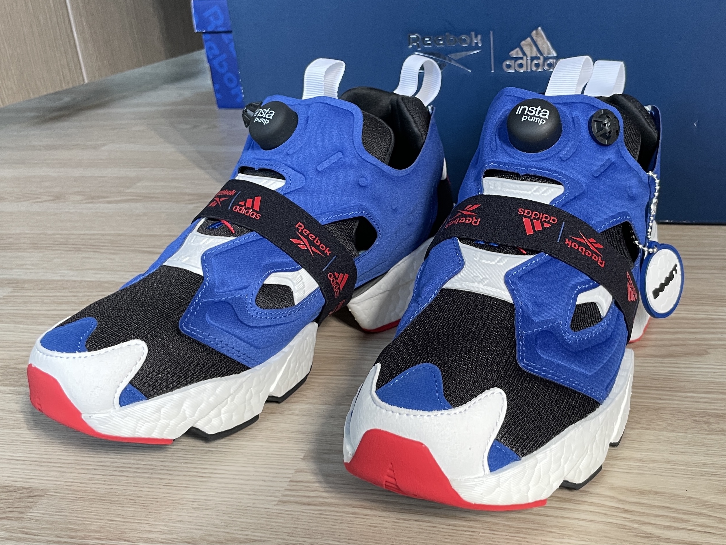 Reebok x Adidas Instapump Fury Boost Blue 착용 스타일 - 2