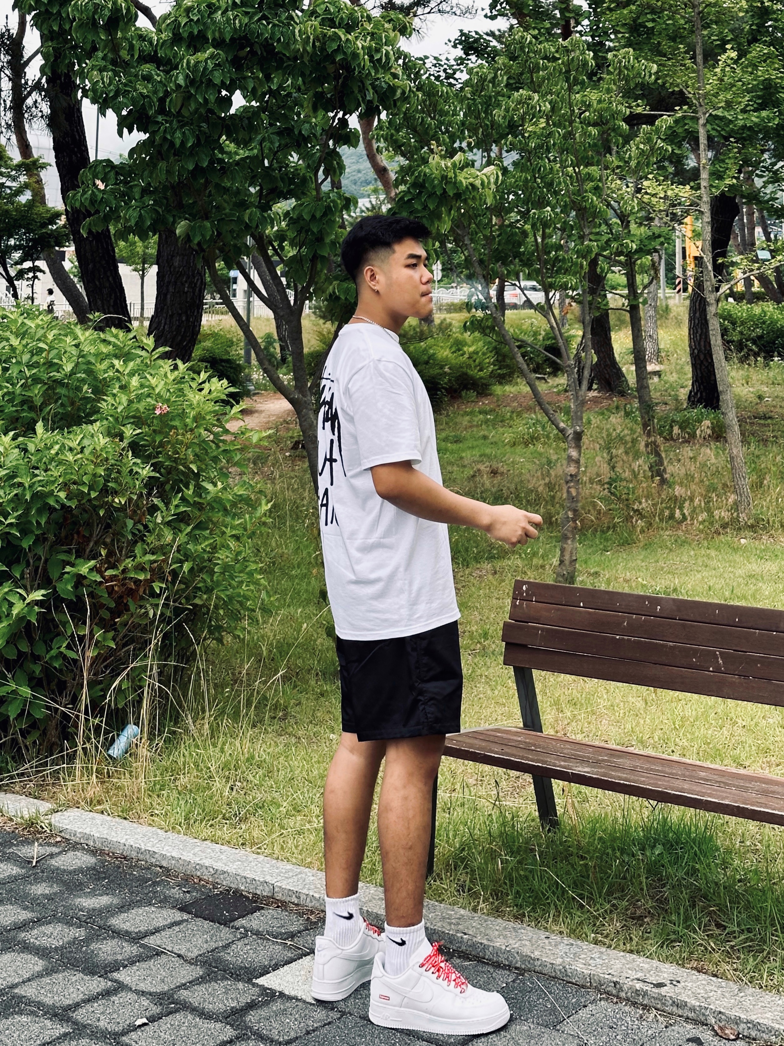 Stussy Tough Gear T-Shirt White, Nike x Supreme Air Force 1 Low White 착용 스타일 - 1