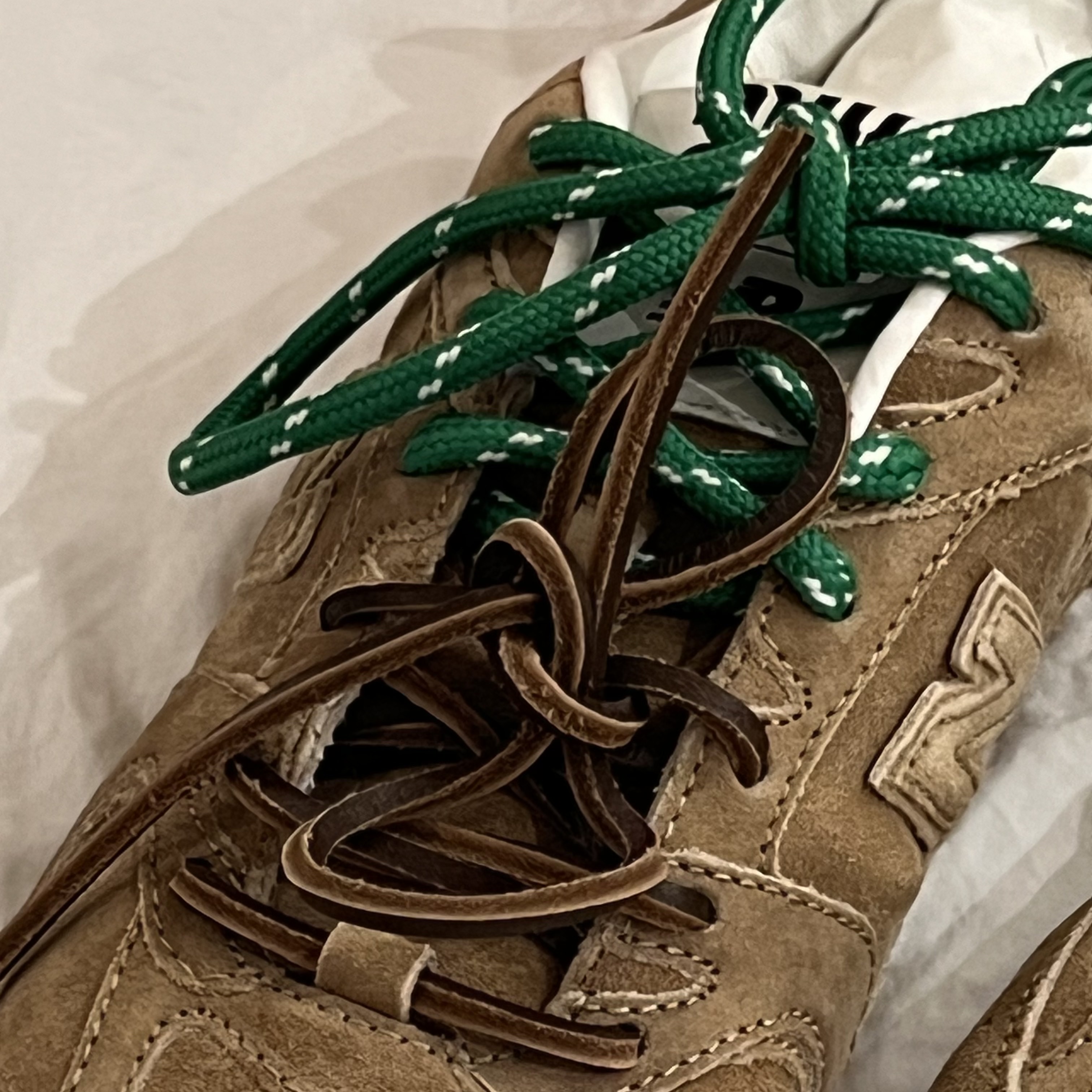 (W) New Balance x Miu Miu 530 Suede Mesh Sneakers Ecru 착용 스타일 - 3