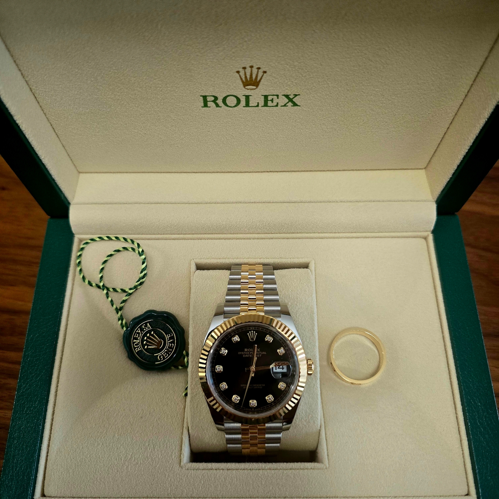 Rolex Datejust 41mm 126333 Bright Black Diamond-Set Jubilee 착용 스타일 - 1