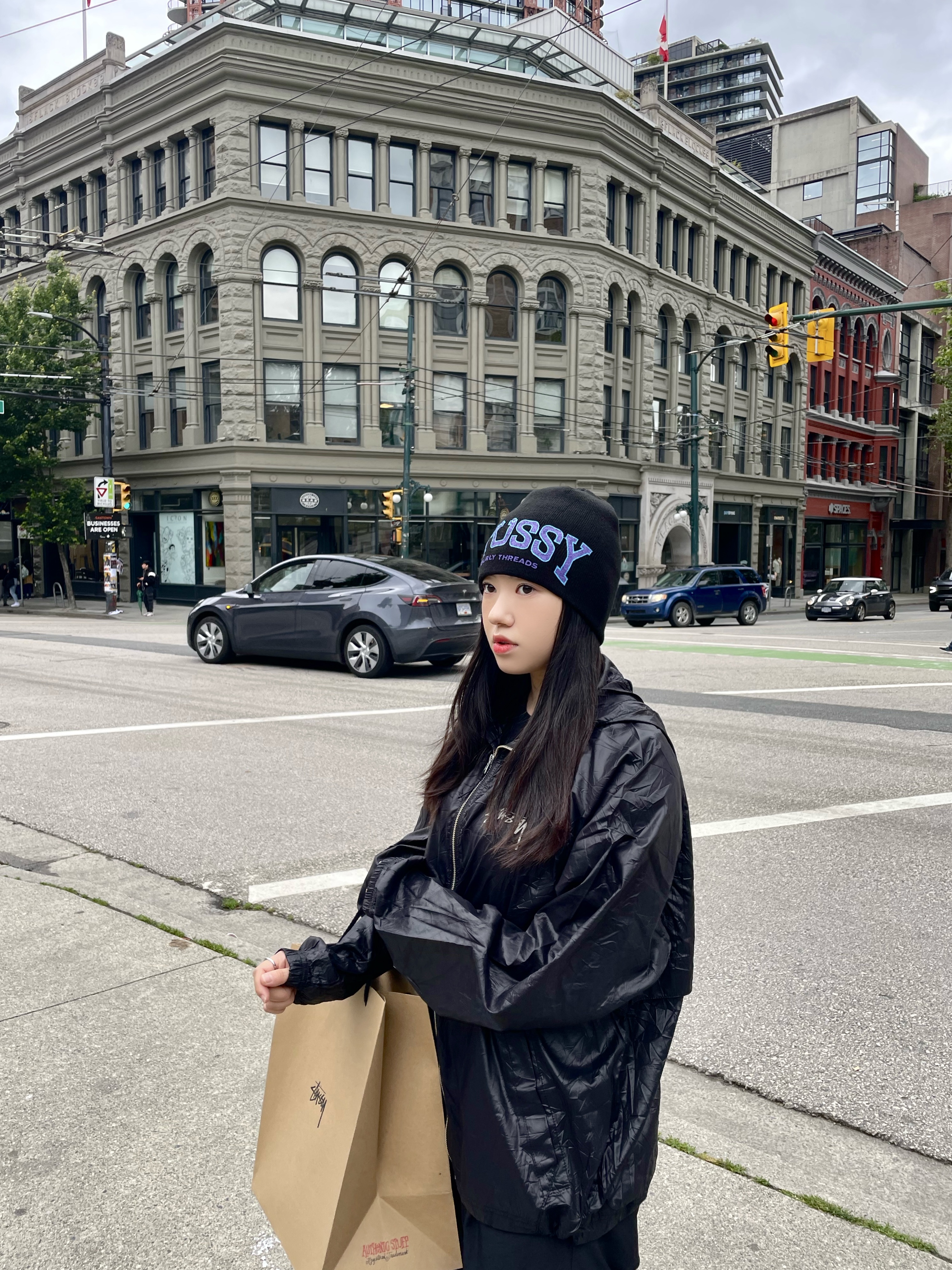 Stussy Beach Shell Wrinkled Nylon Jacket Black, Stussy Burly Thread Skullcap Black 착용 스타일 - 1
