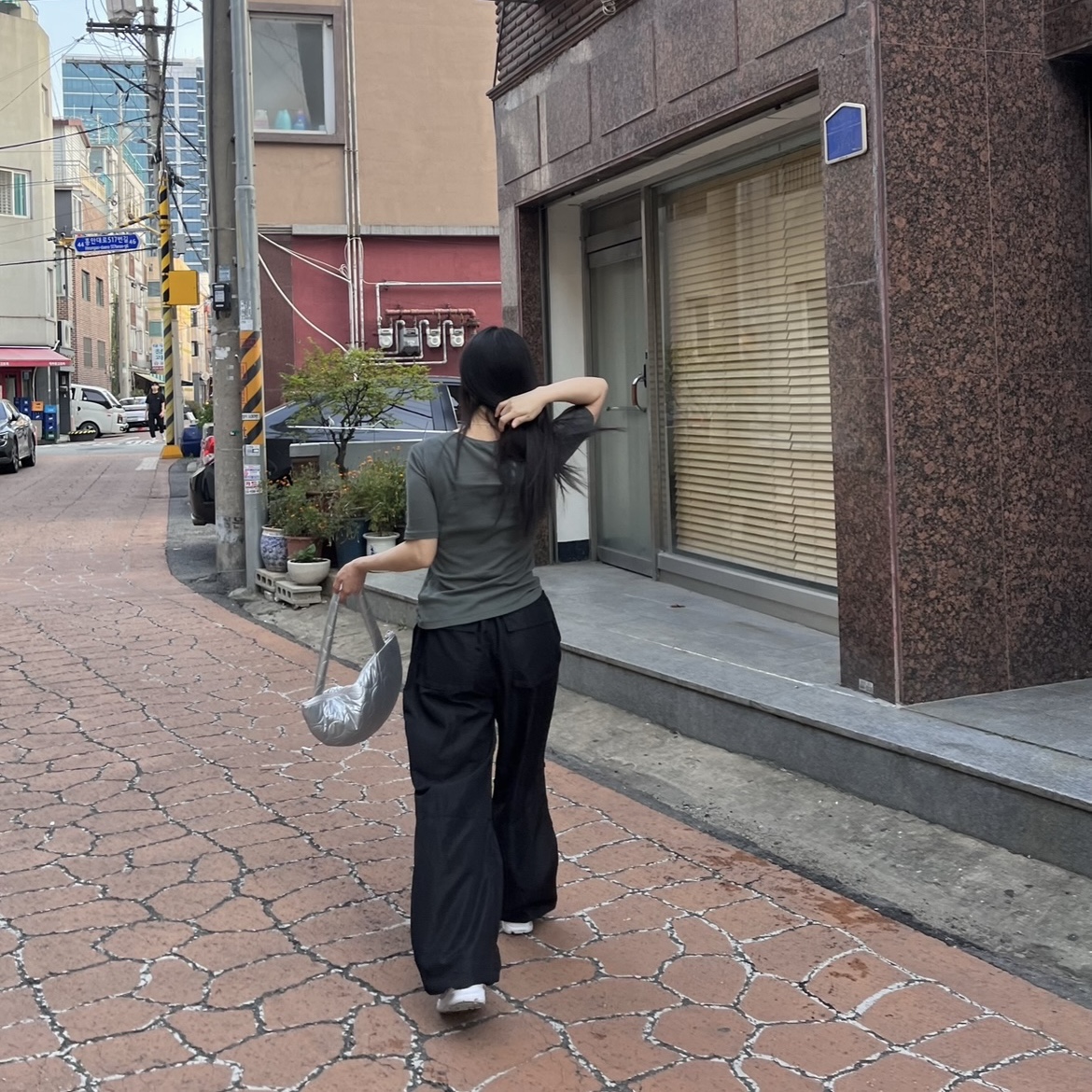 New Balance 530 Silver Grey 착용 스타일 - 1