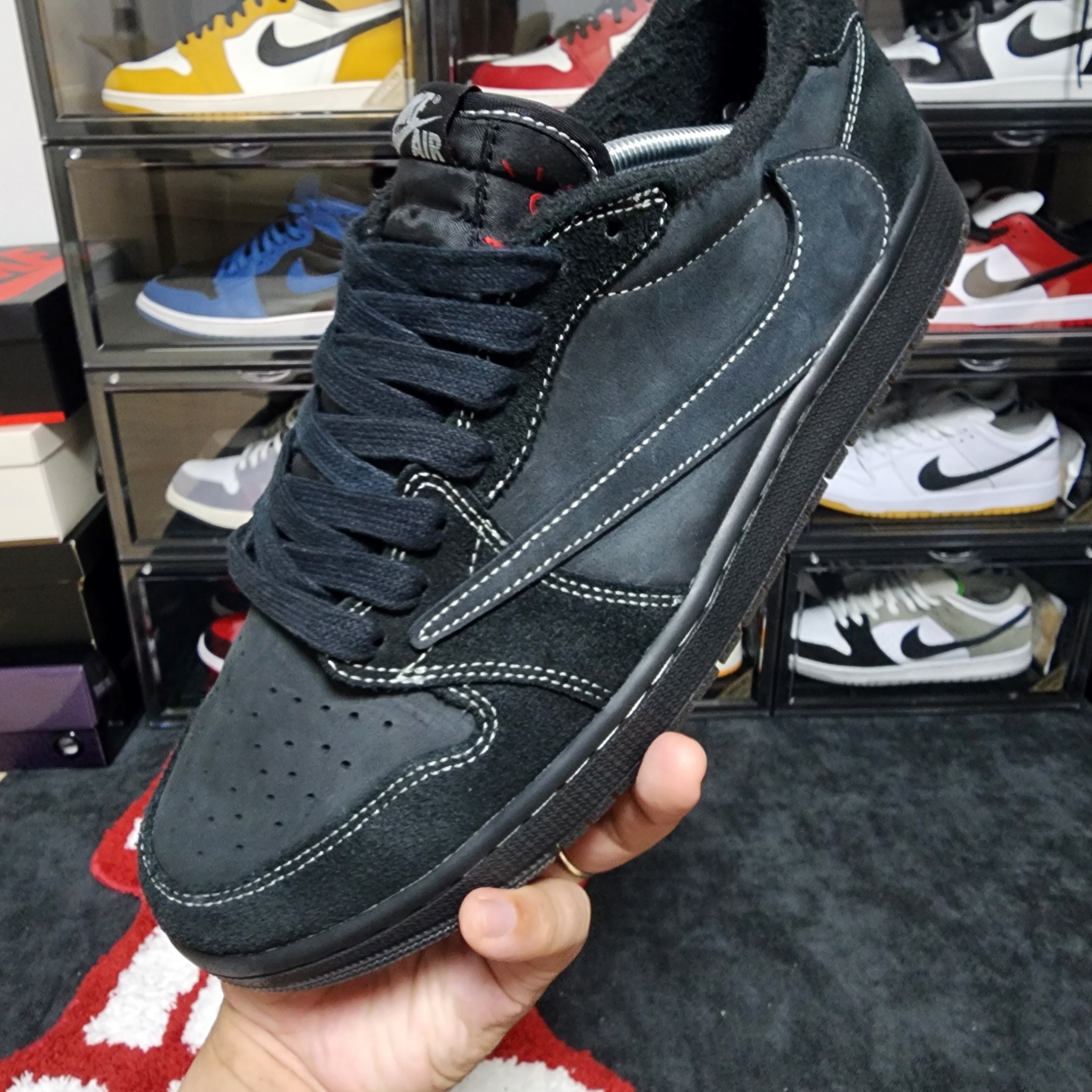Jordan 1 x Travis Scott Retro Low OG SP Black Phantom 착용 스타일 - 1