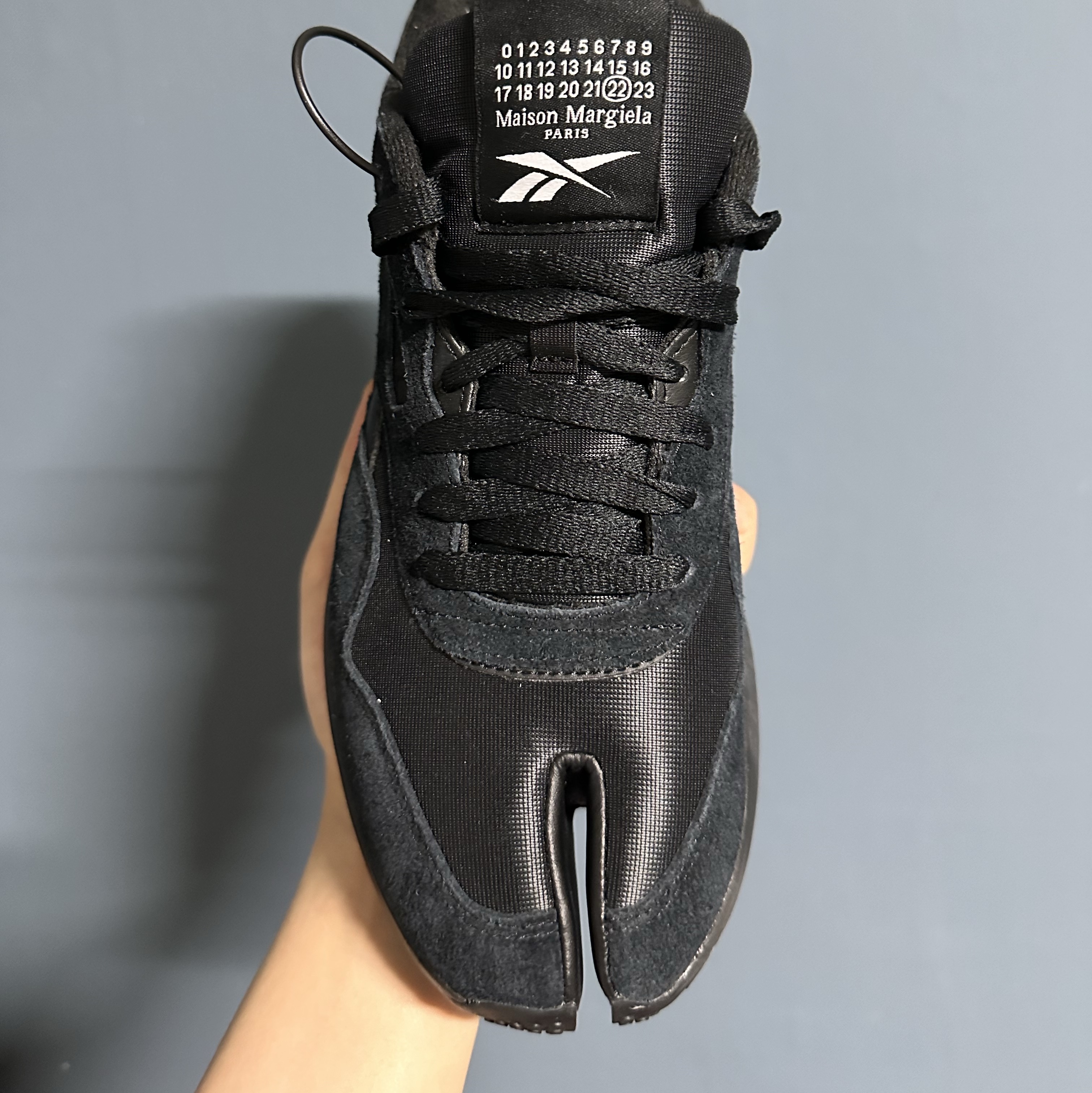 Reebok x Maison Margiela Project 0 Classic Nylon Tabi Core Black 착용 스타일 - 2