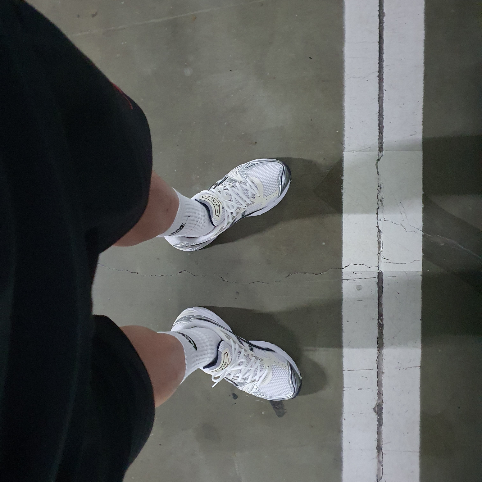(W) Asics Gel-Kayano 14 White Midnight 착용 스타일