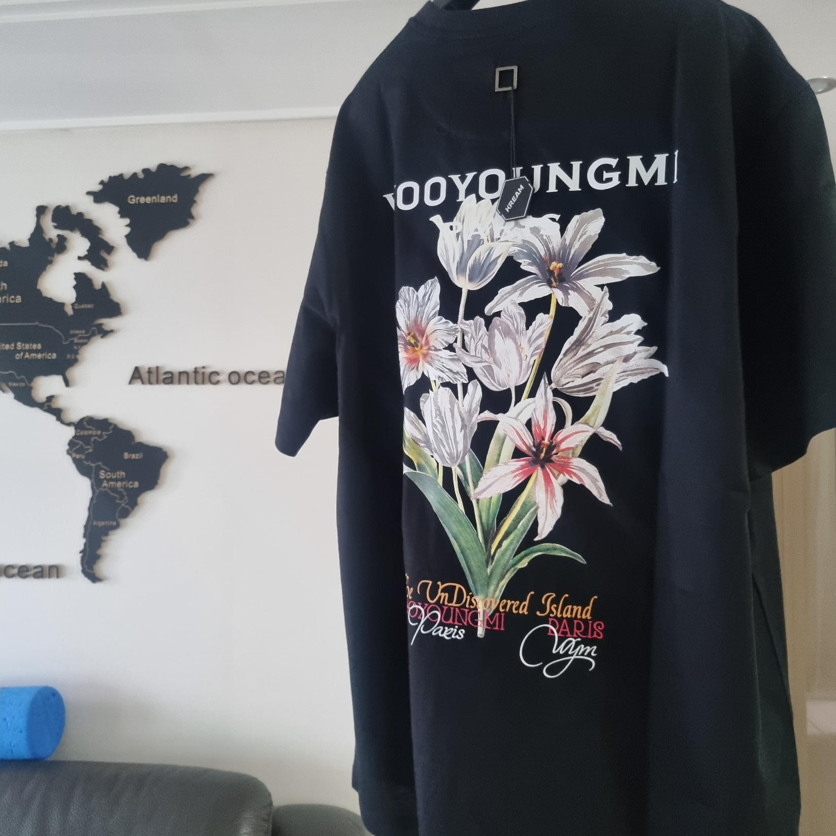 Wooyoungmi Flower Back Logo T-Shirt Black - 24SS 착용 스타일 - 2