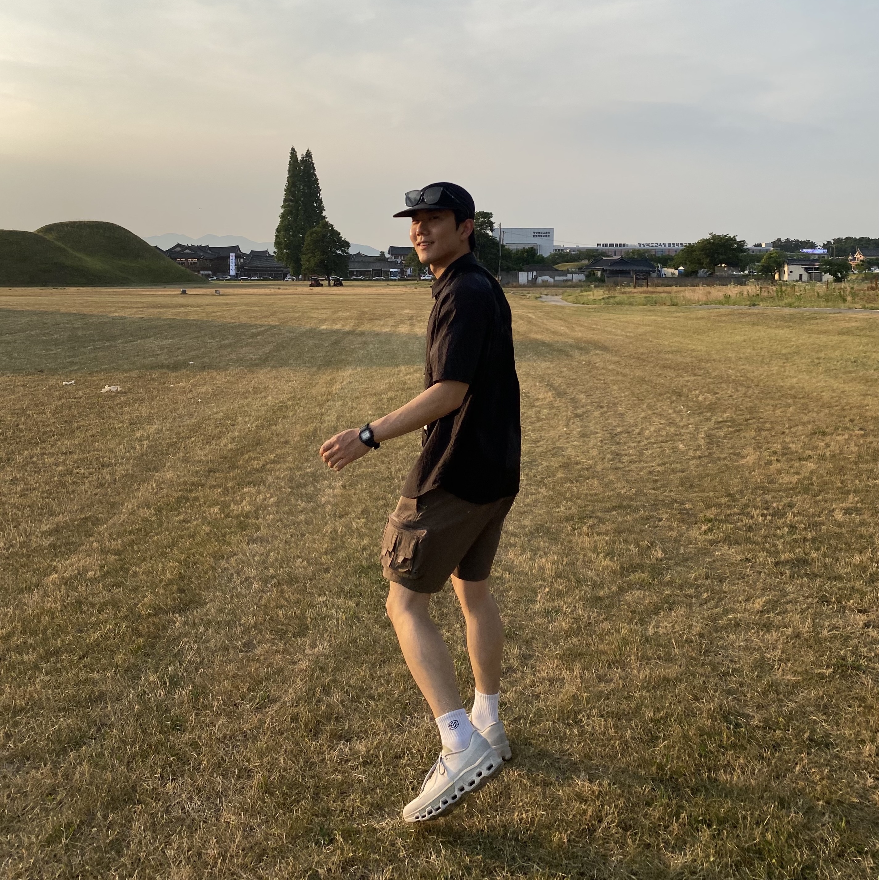 On Running x Post Archive Faction (Paf) Cloudmonster 2 Moondust Chalk, Nike ACG Cargo Shorts Ironstone - US/EU 착용 스타일