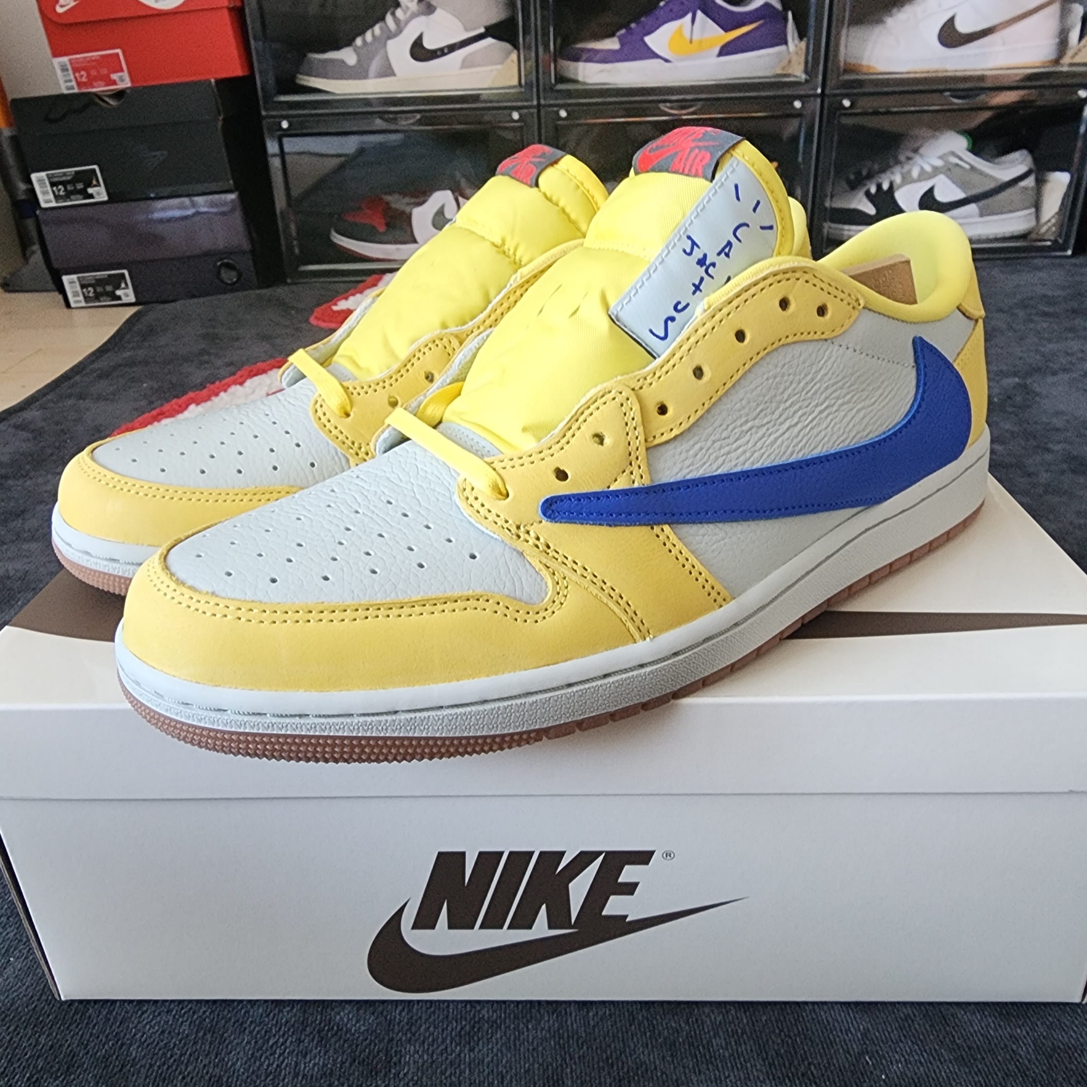 (W) Jordan 1 x Travis Scott Retro Low OG SP Canary 착용 스타일 - 2