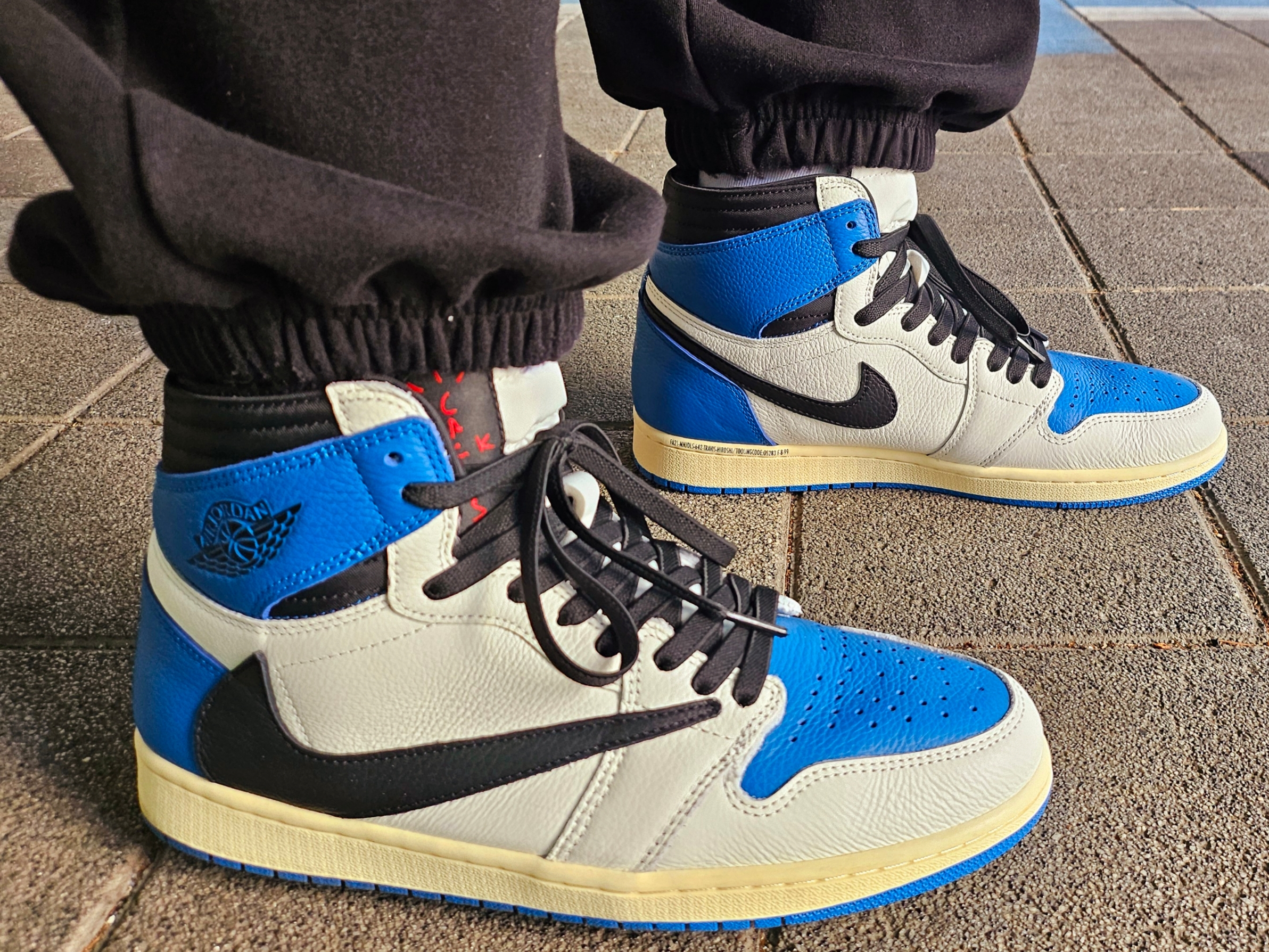 Jordan 1 x Travis Scott x Fragment Retro High OG SP Military Blue 착용 스타일 - 2