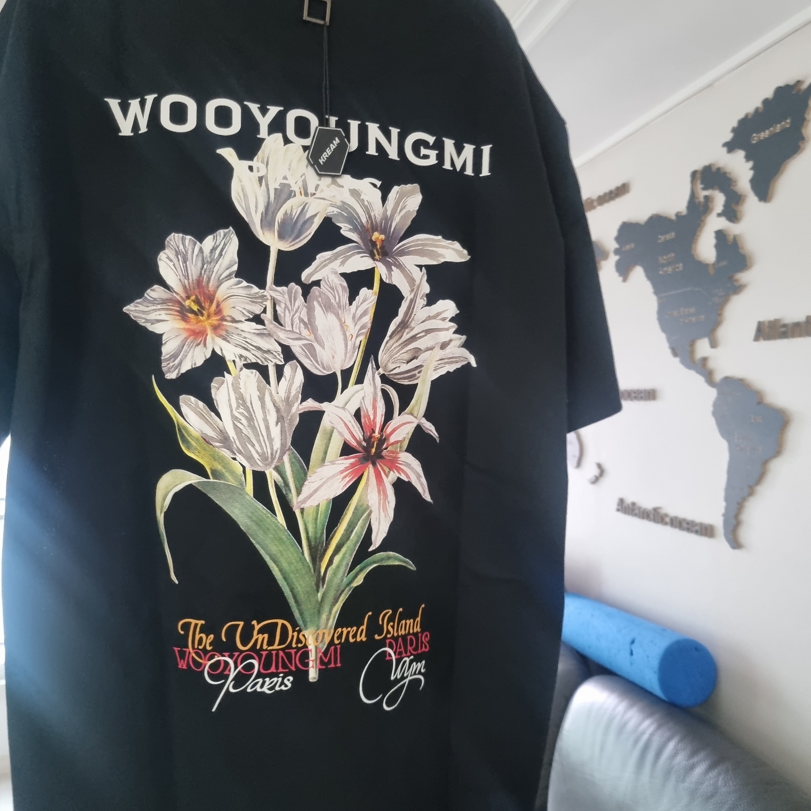 Wooyoungmi Flower Back Logo T-Shirt Black - 24SS 착용 스타일 - 1