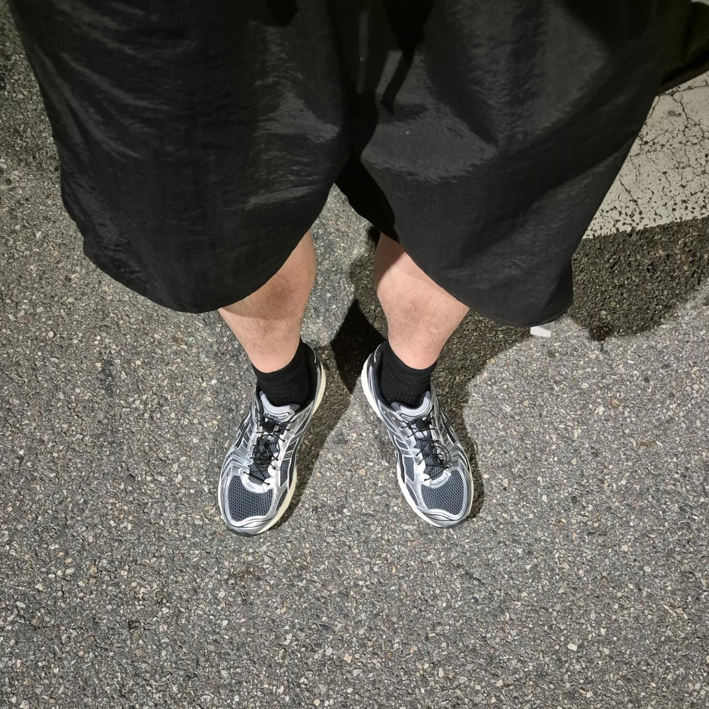 Asics Unlimited Gel-Kayano 14 Carrier Grey Black 착용 스타일 - 2