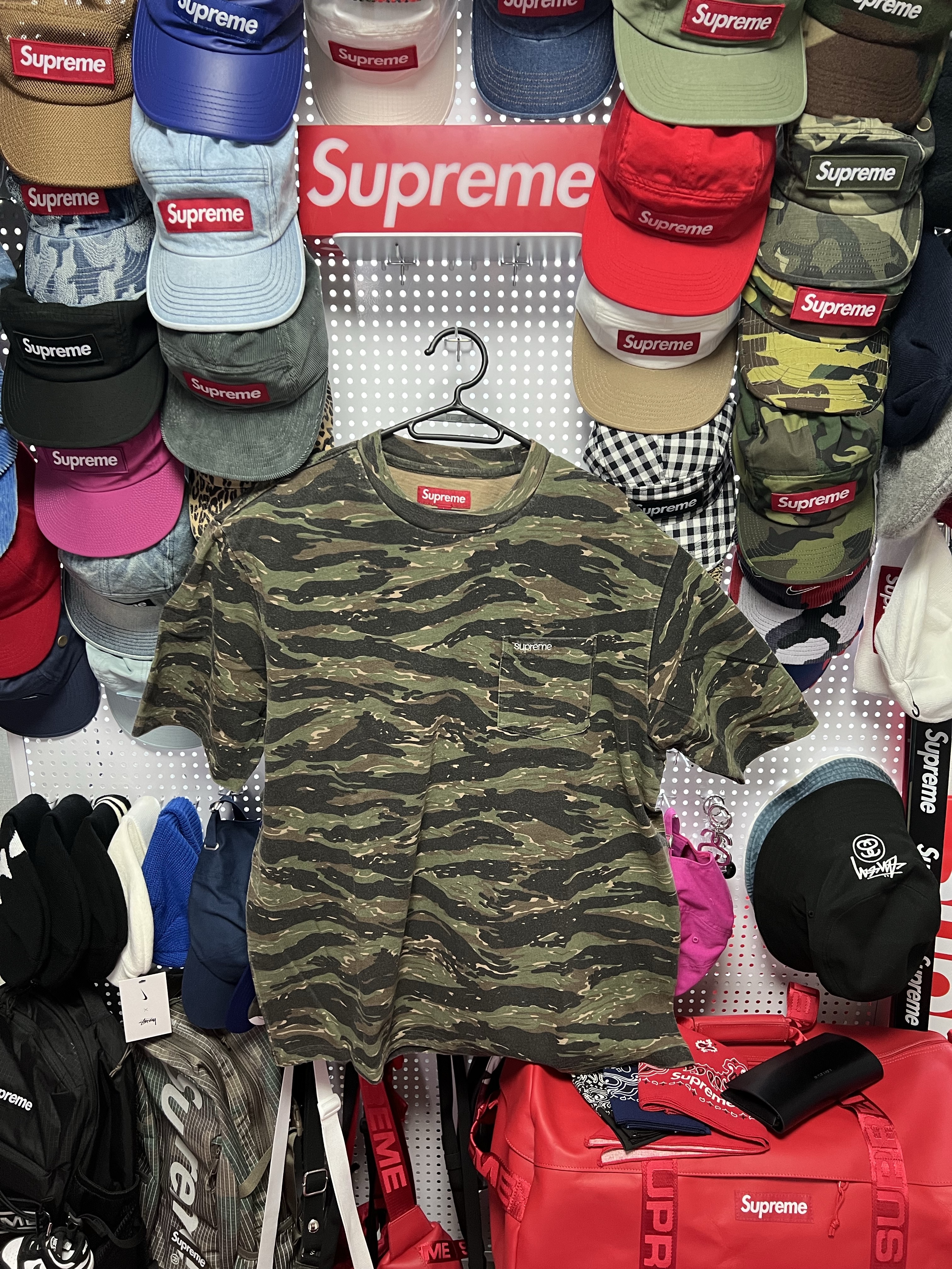 Supreme S/S Pocket T-Shirt Tiger Camo - 24SS 착용 스타일 - 1