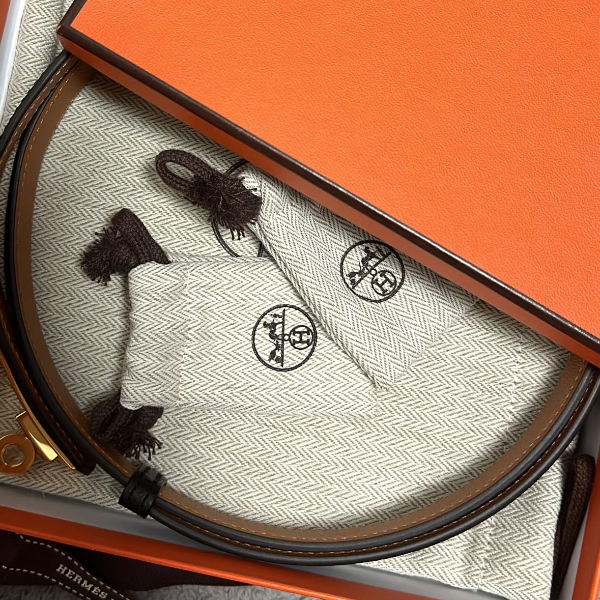 (W) Hermes Kelly 18 Belt Epsom & Gold Noir 착용 스타일