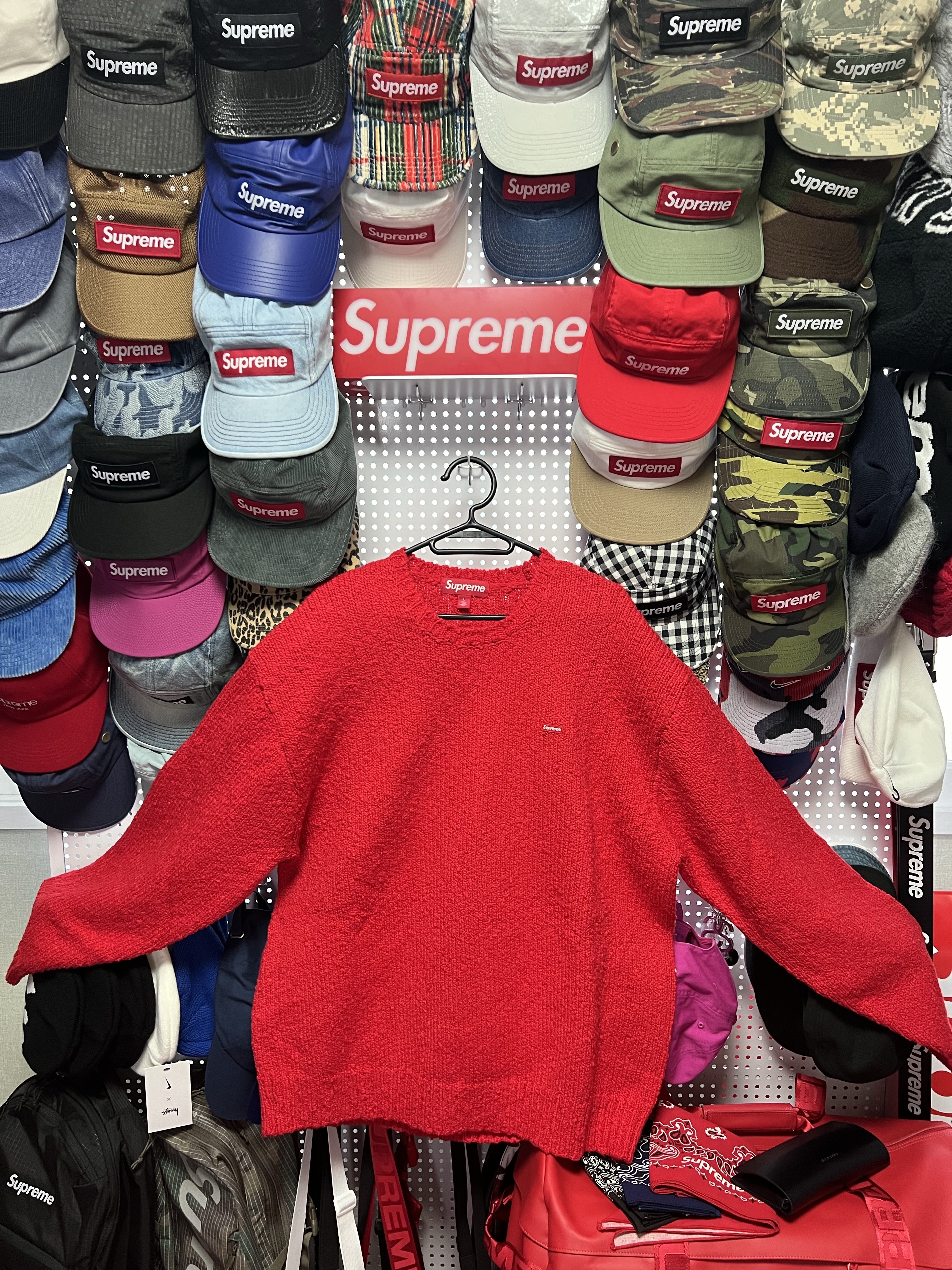 Supreme Small Box Raglan Crewneck Violet - 24SS, Supreme Boucle Small Box Sweater Red - 24SS 착용 스타일 - 2