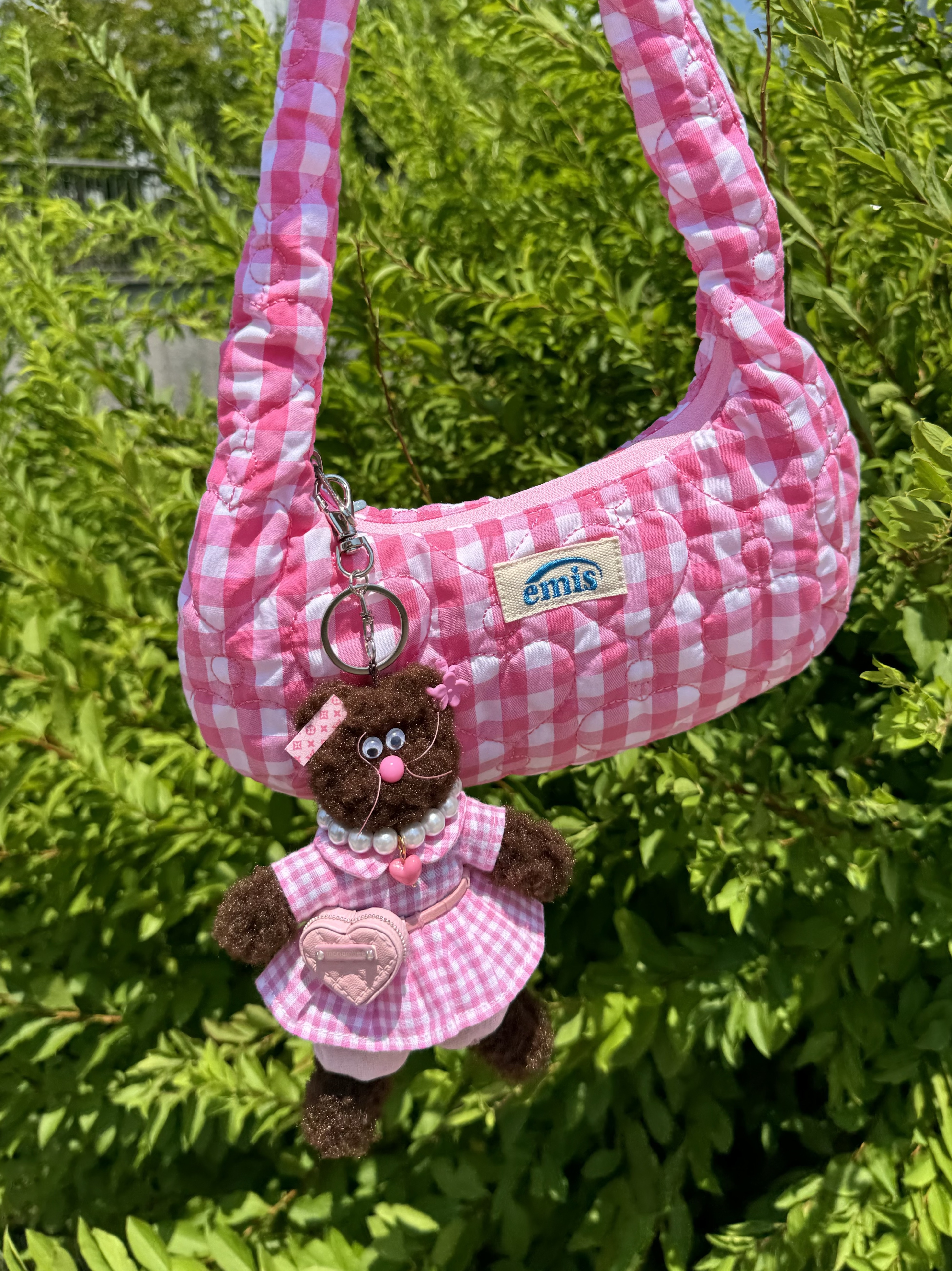 Open Yy x Hello Kitty T-Shirt White, Emis Heart Quilted Shoulder Bag Pink 착용 스타일 - 2
