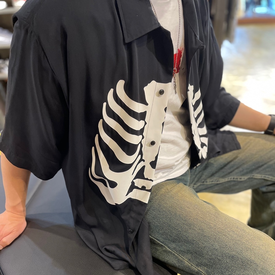 Vans x Mark SBTG Skelleton Short Sleeve Shirt Black 착용 스타일 - 1