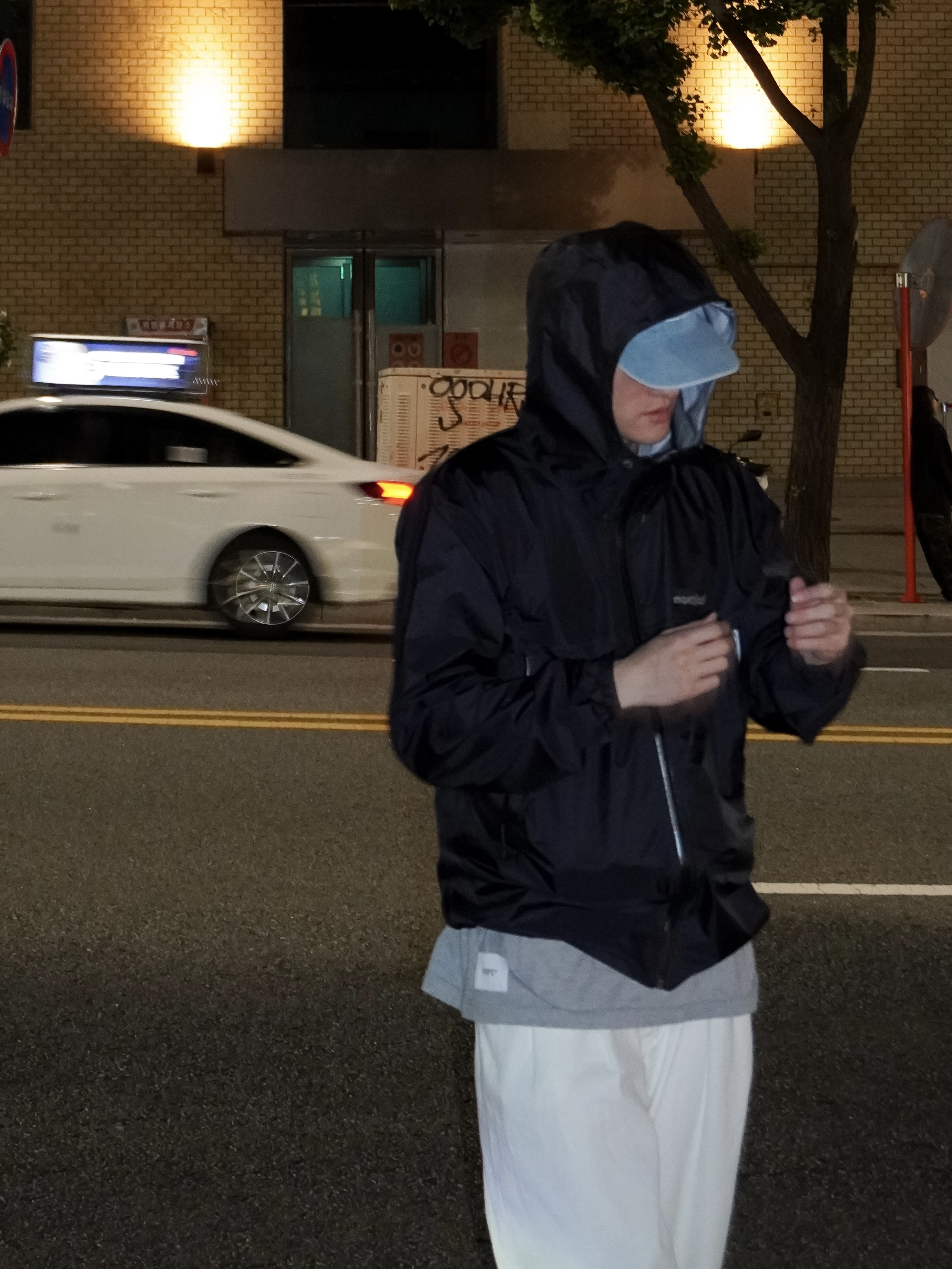Montbell Storm Cruiser Jacket Black, Clarks x Neighborhood Wallabee Boots GTX Black Combi Suede 착용 스타일 - 2