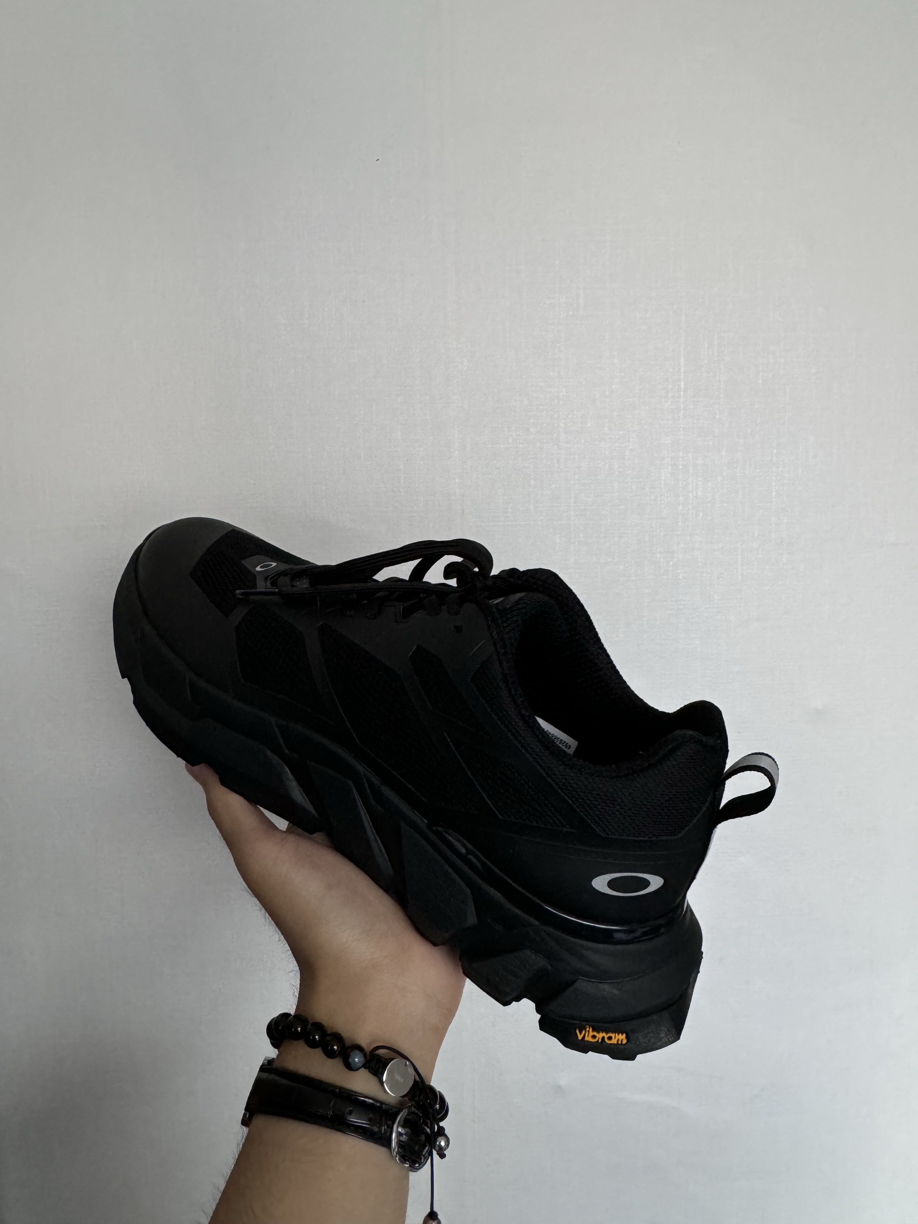 Oakley Light Breathe Triple Black 착용 스타일 - 2