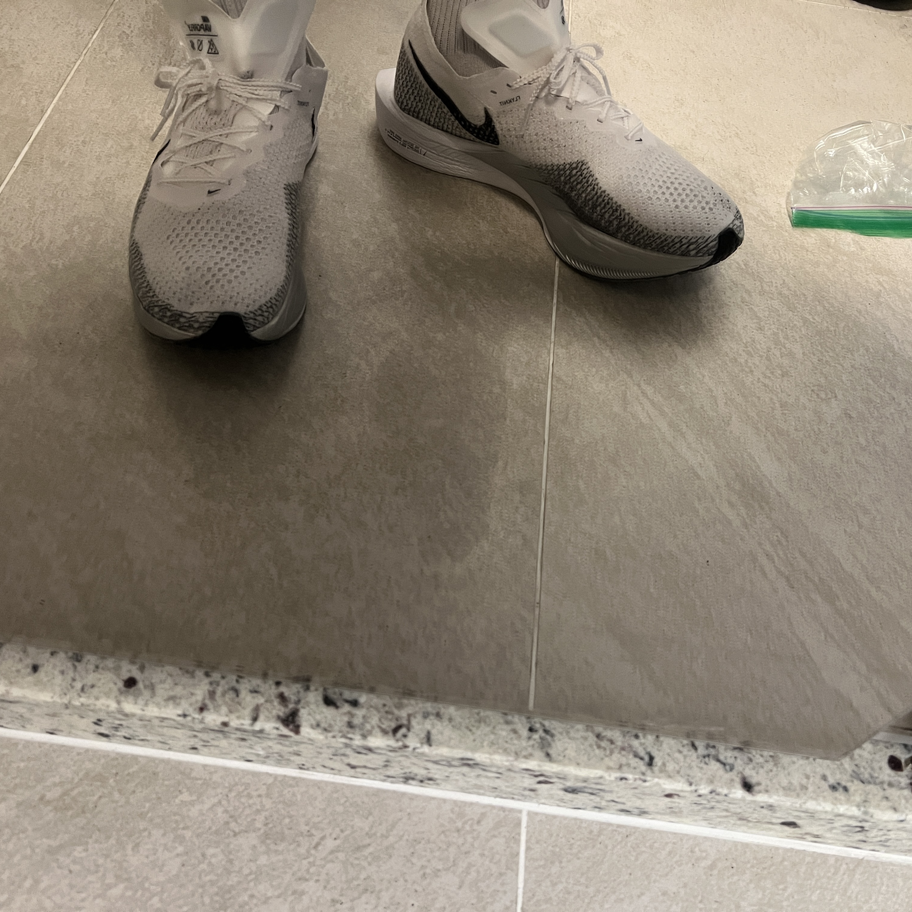 Nike ZoomX Vaporfly Next% 3 White Grey 착용 스타일