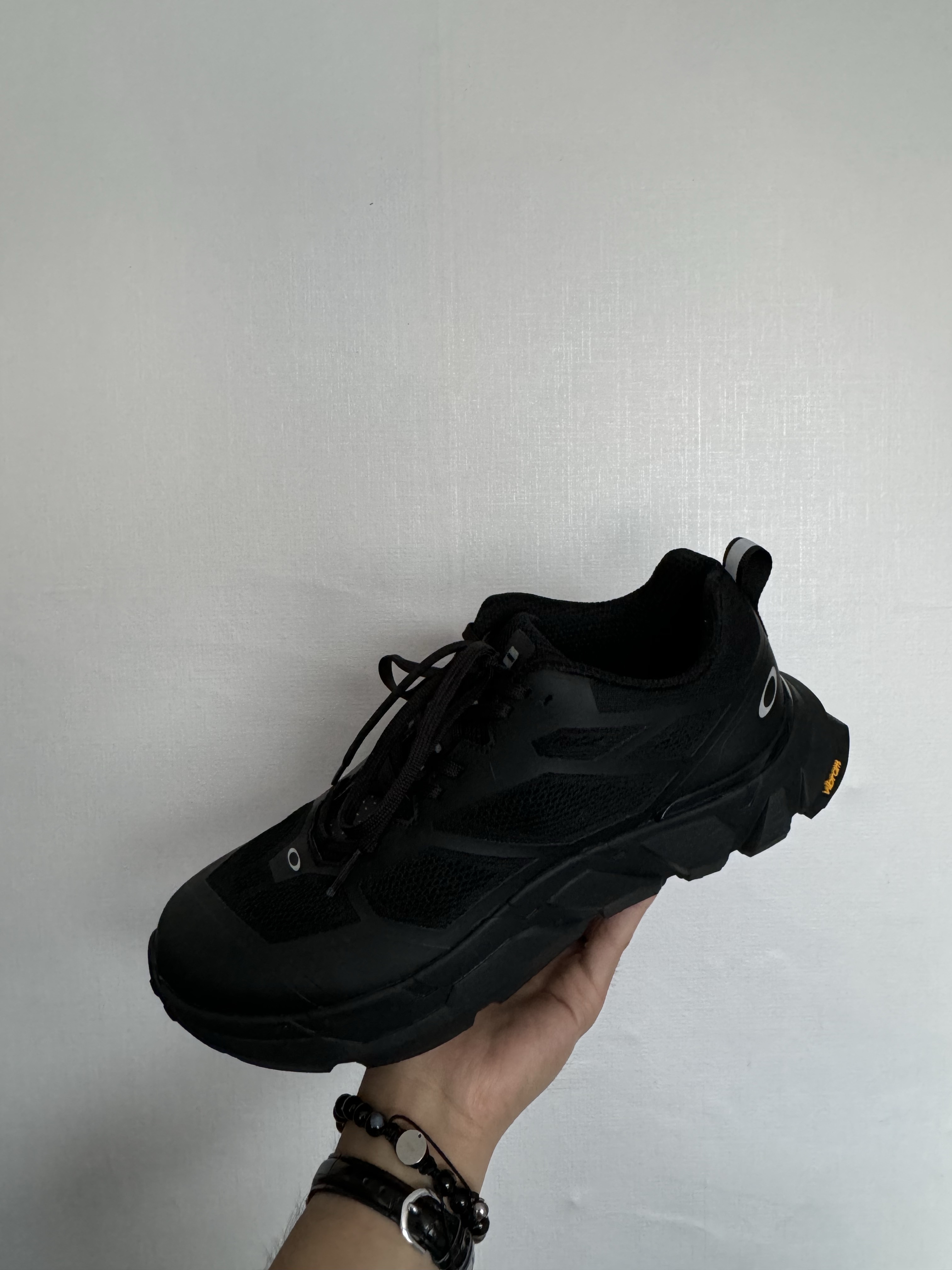 Oakley Light Breathe Triple Black 착용 스타일 - 3