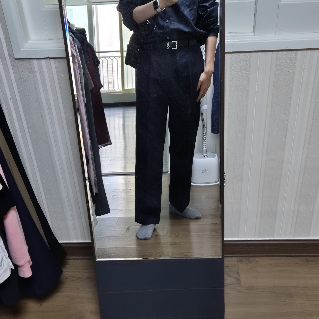 Prada Re-Nylon Rectangle Shoulder Bag Black 착용 스타일
