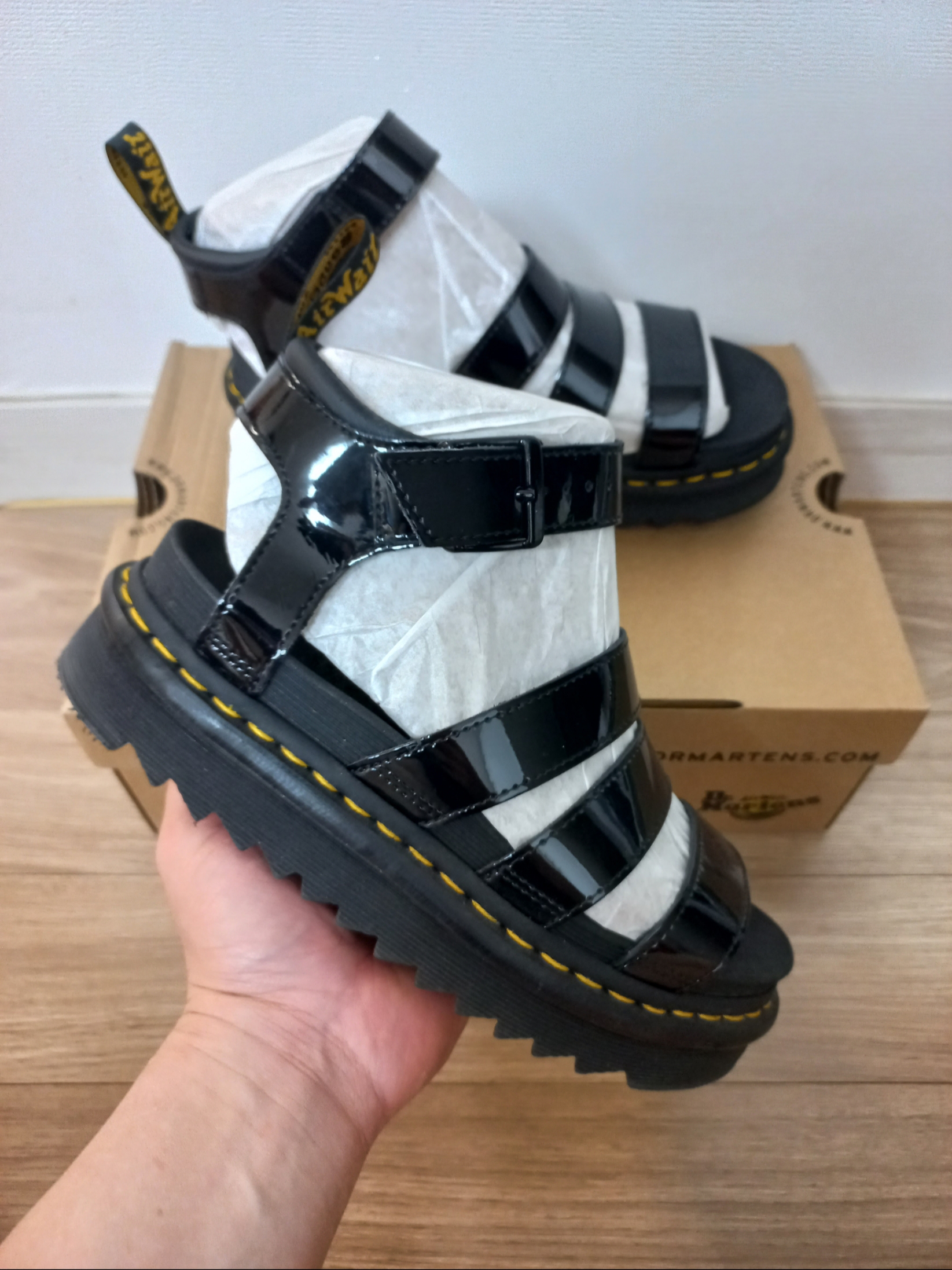 (W) Dr. Martens Ricki Nappa Lux Leather 3 Strap Platform Sandal Cobblestone Grey 착용 스타일 - 1