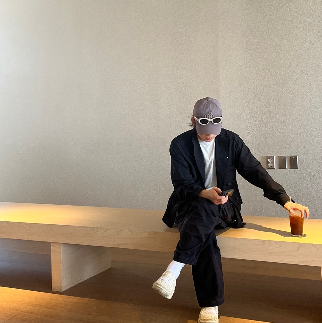 Gentle Monster x Maison Margiela MM004 Grey Black 착용 스타일 - 1