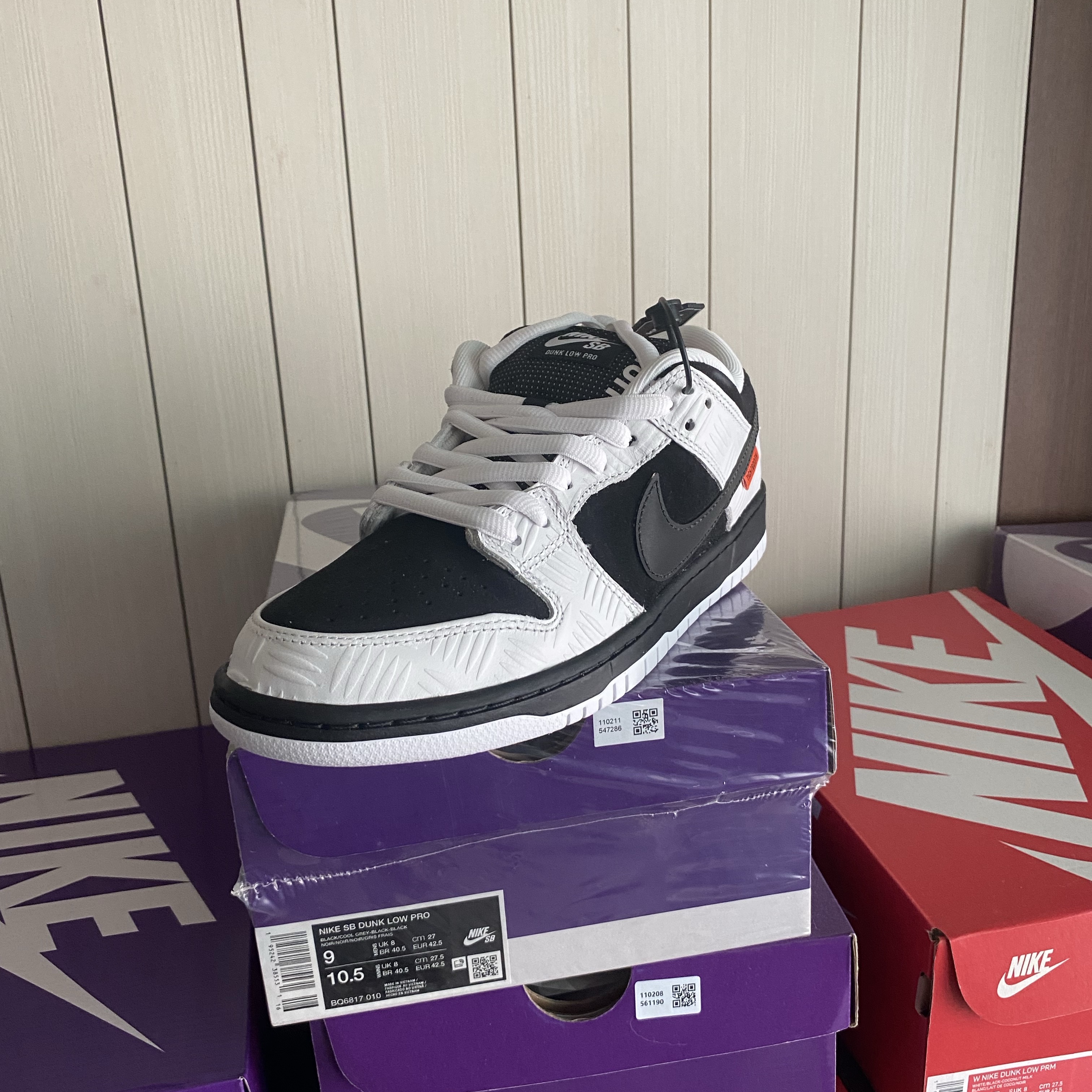 Nike x Tightbooth SB Dunk Low Pro Black and White 착용 스타일 - 1
