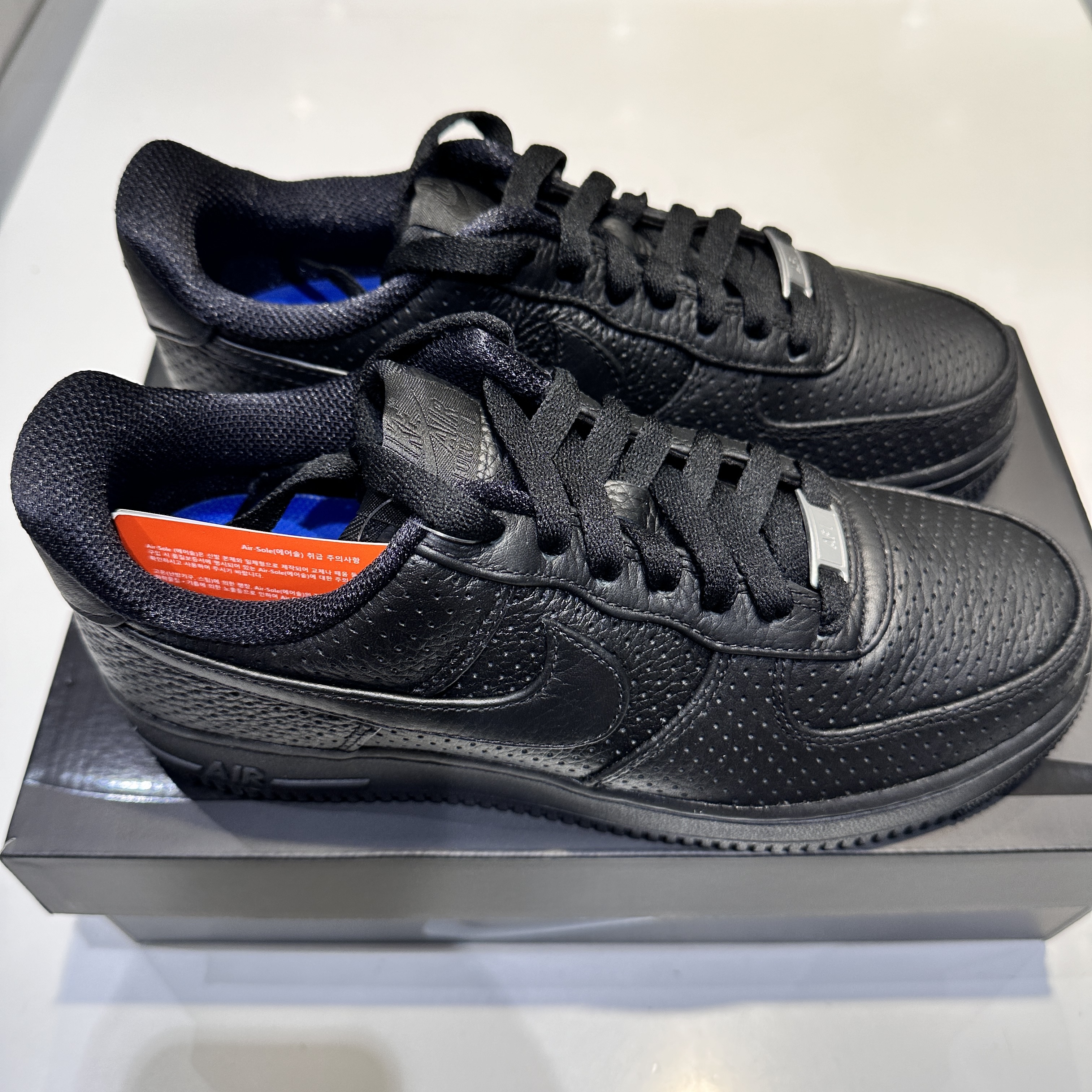 Nike Air Force 1 SP Black 착용 스타일 - 4
