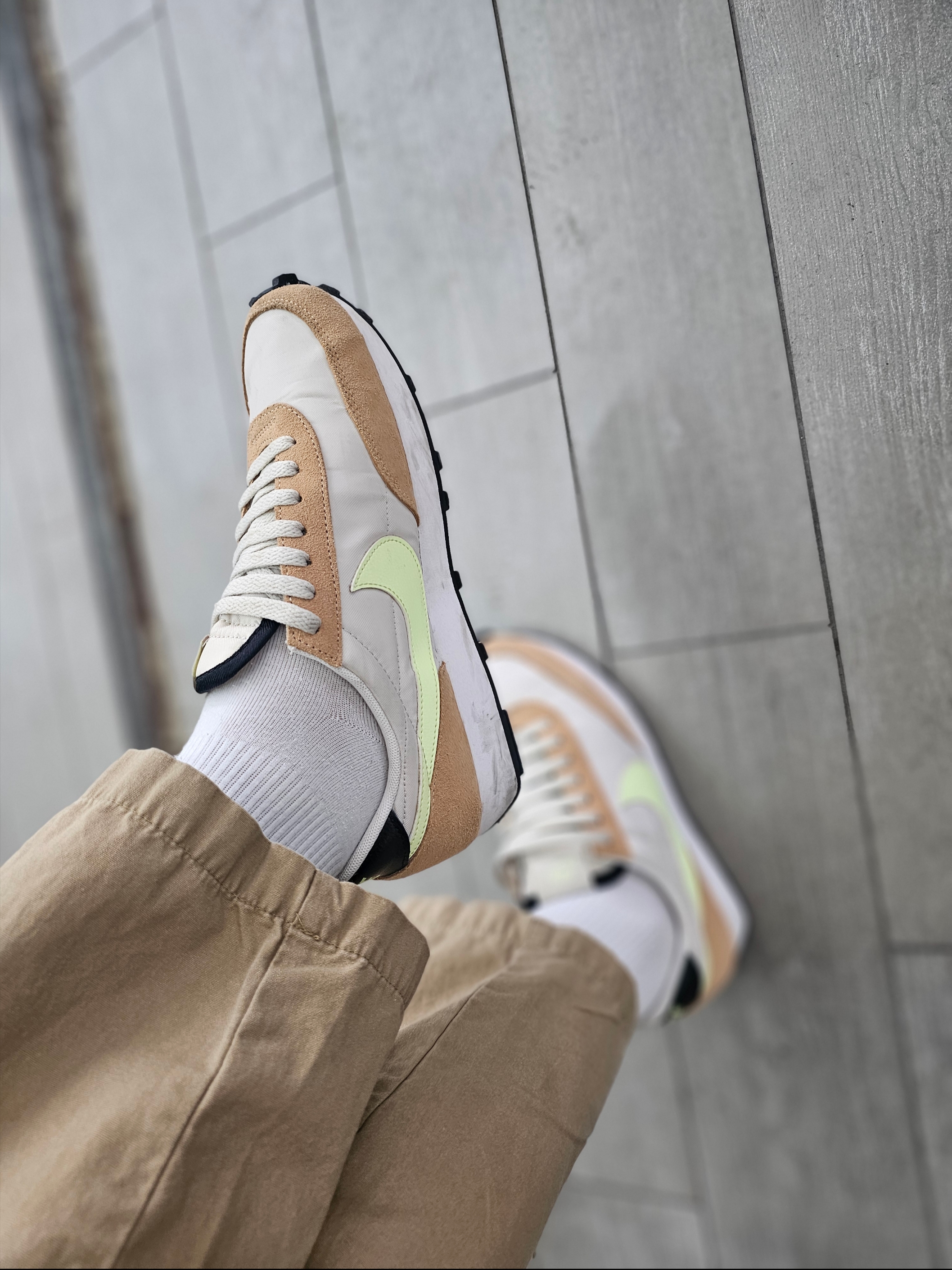 (W) Nike Daybreak Praline Volt 착용 스타일