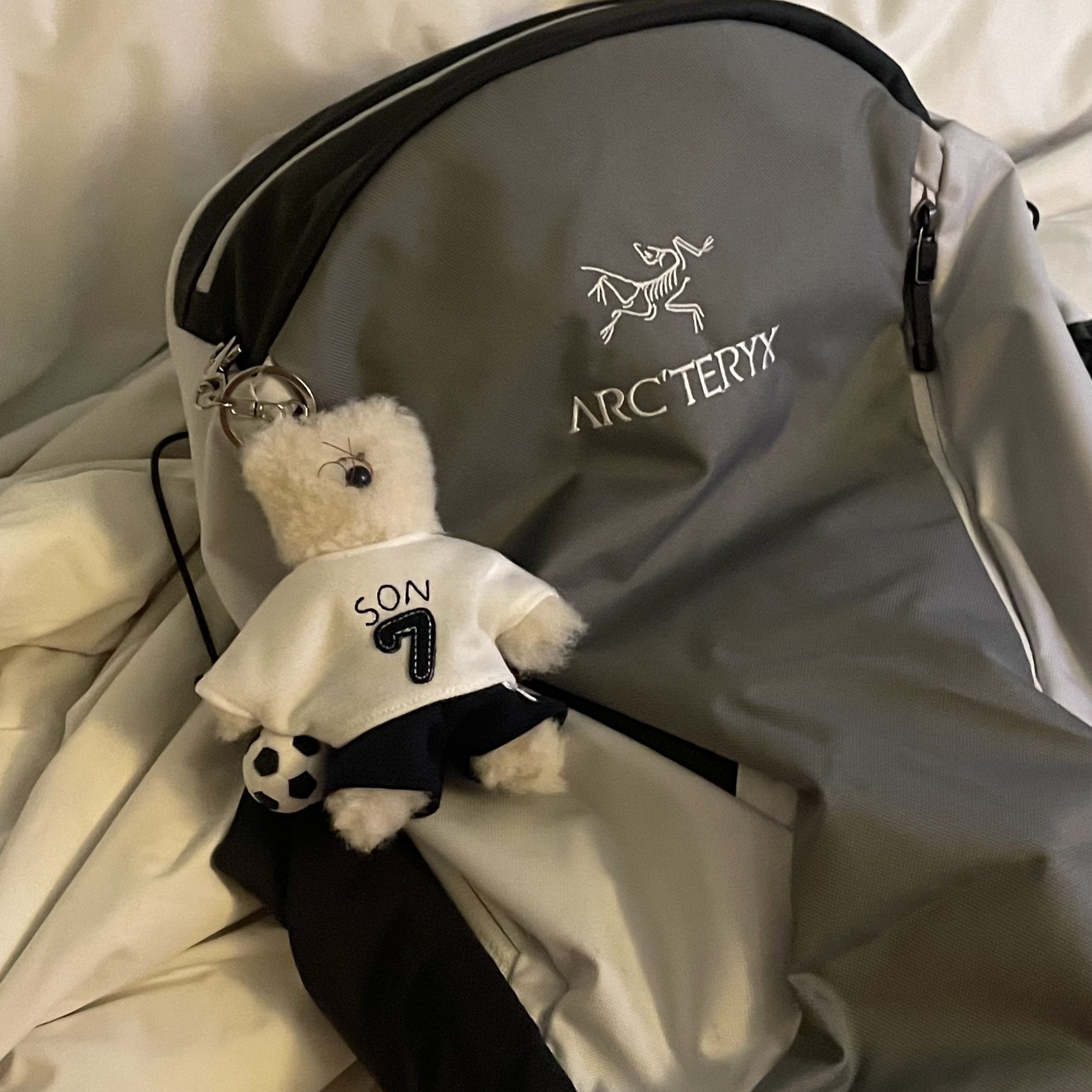 Monamhee x NOS7 SON.hee Keyring Cream, Arc'teryx x Beams Mantis 26 Backpack Tranquil 착용 스타일