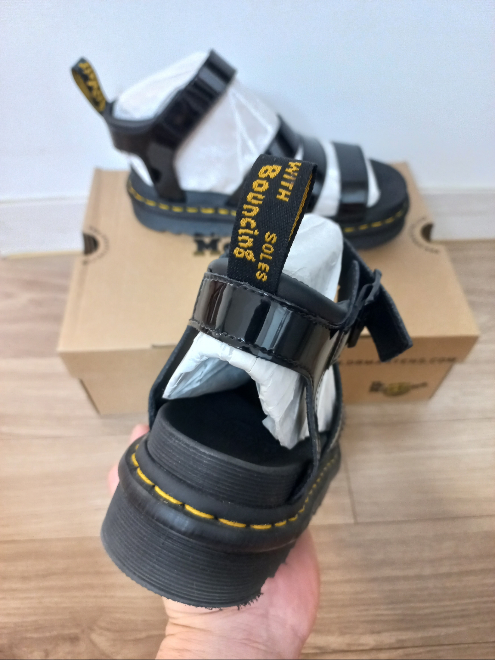(W) Dr. Martens Ricki Nappa Lux Leather 3 Strap Platform Sandal Cobblestone Grey 착용 스타일 - 2