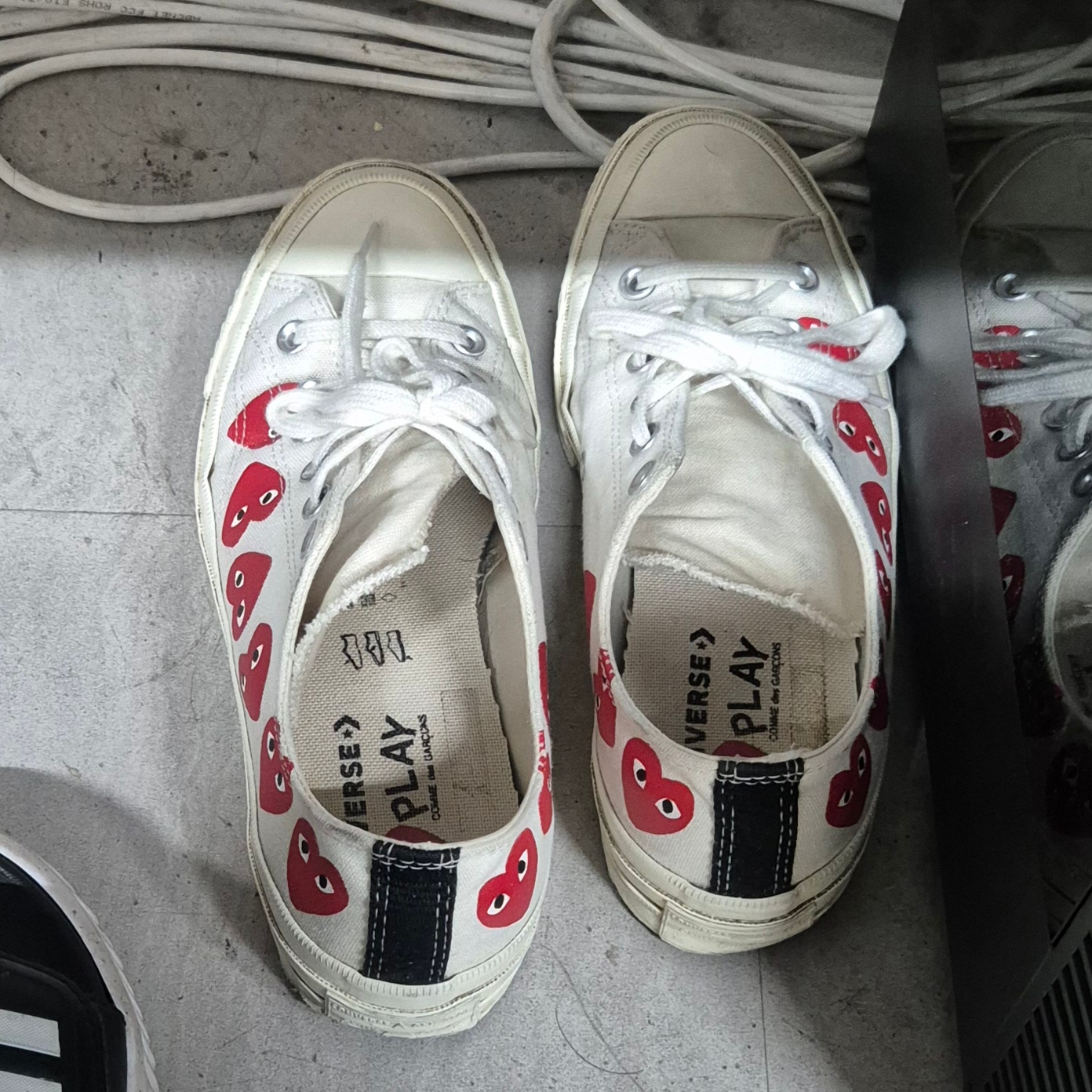Converse x Play Comme des Garcons Chuck 70 Ox Multi Heart Egret 착용 스타일