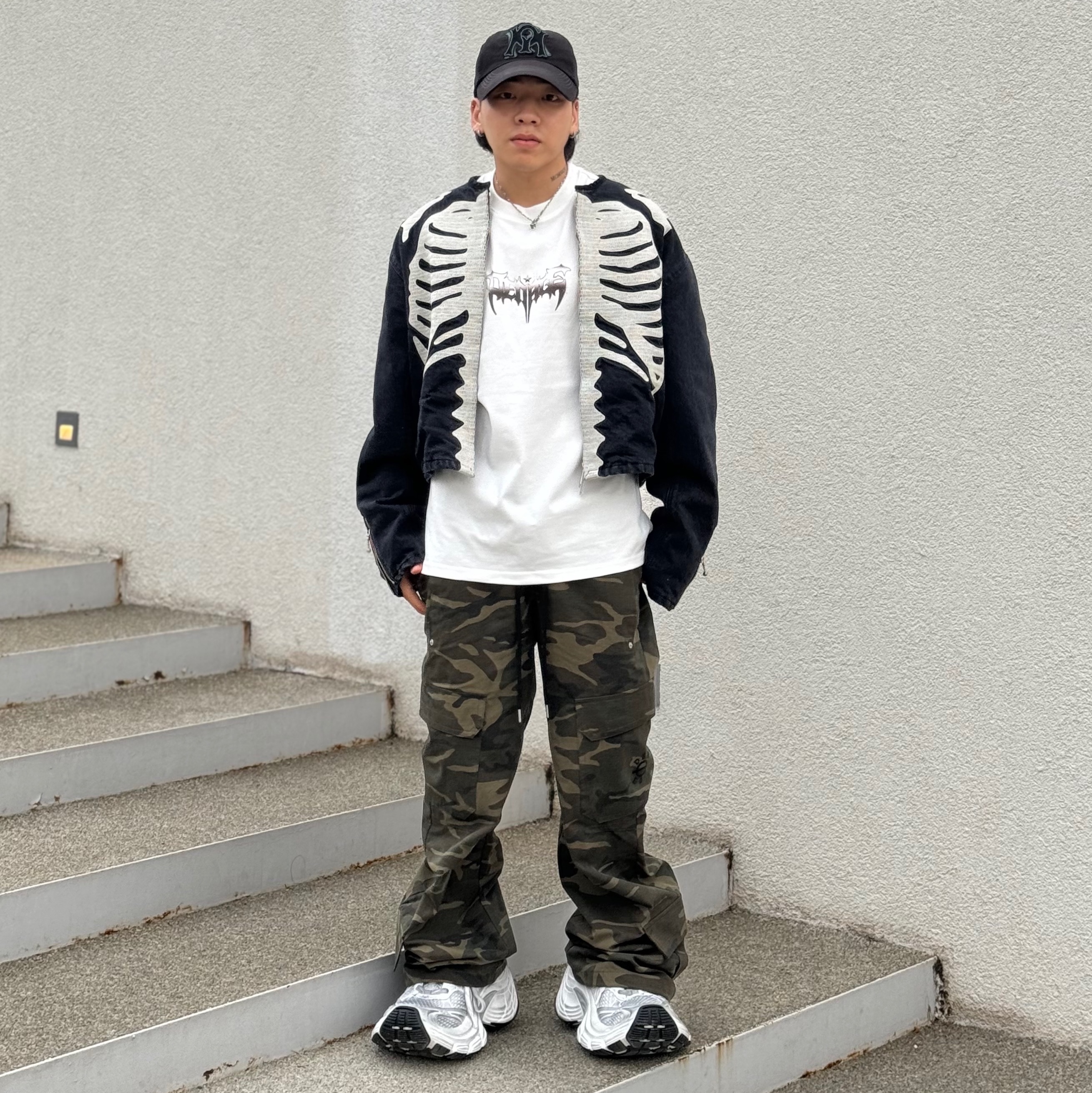 Balenciaga 10XL Sneakers White Grey Silver Black 착용 스타일