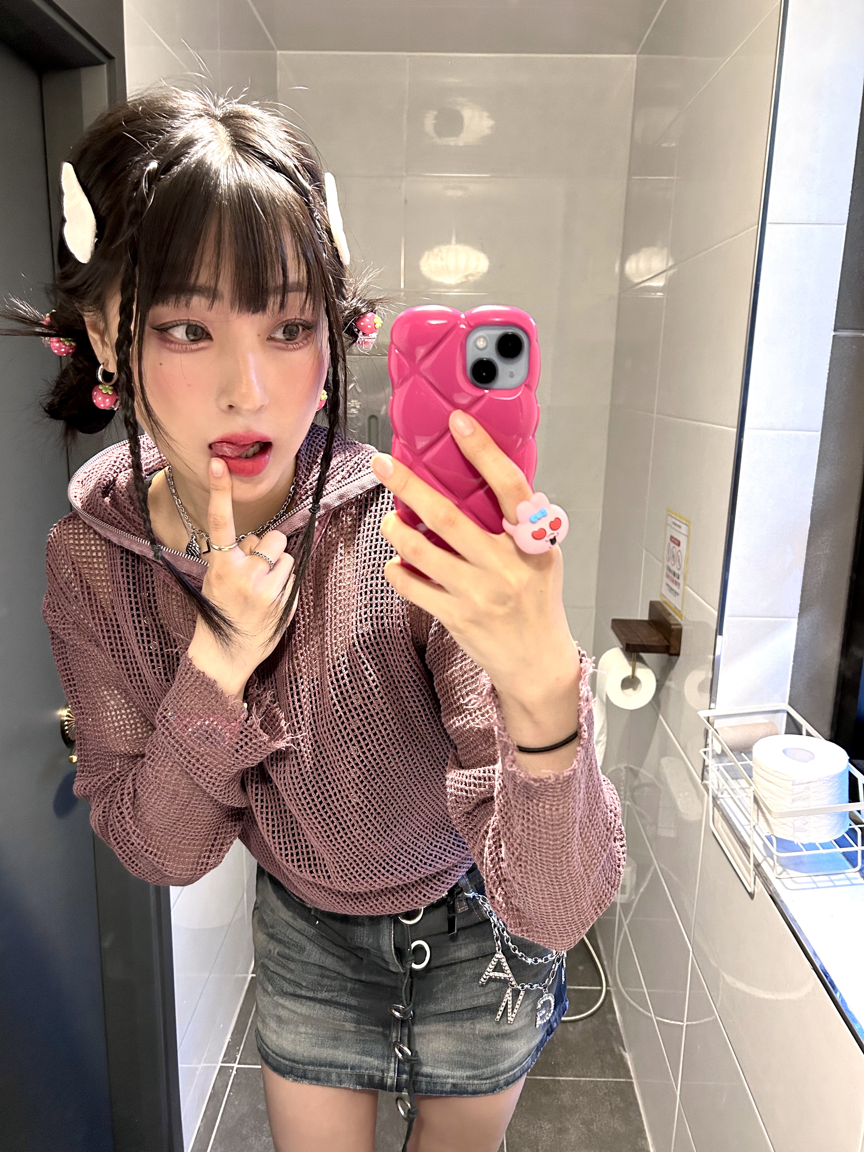 Icyto Mesh Zip Hoodie Burgundy, (W) Dr. Martens 1B99 Boots Black 착용 스타일 - 2