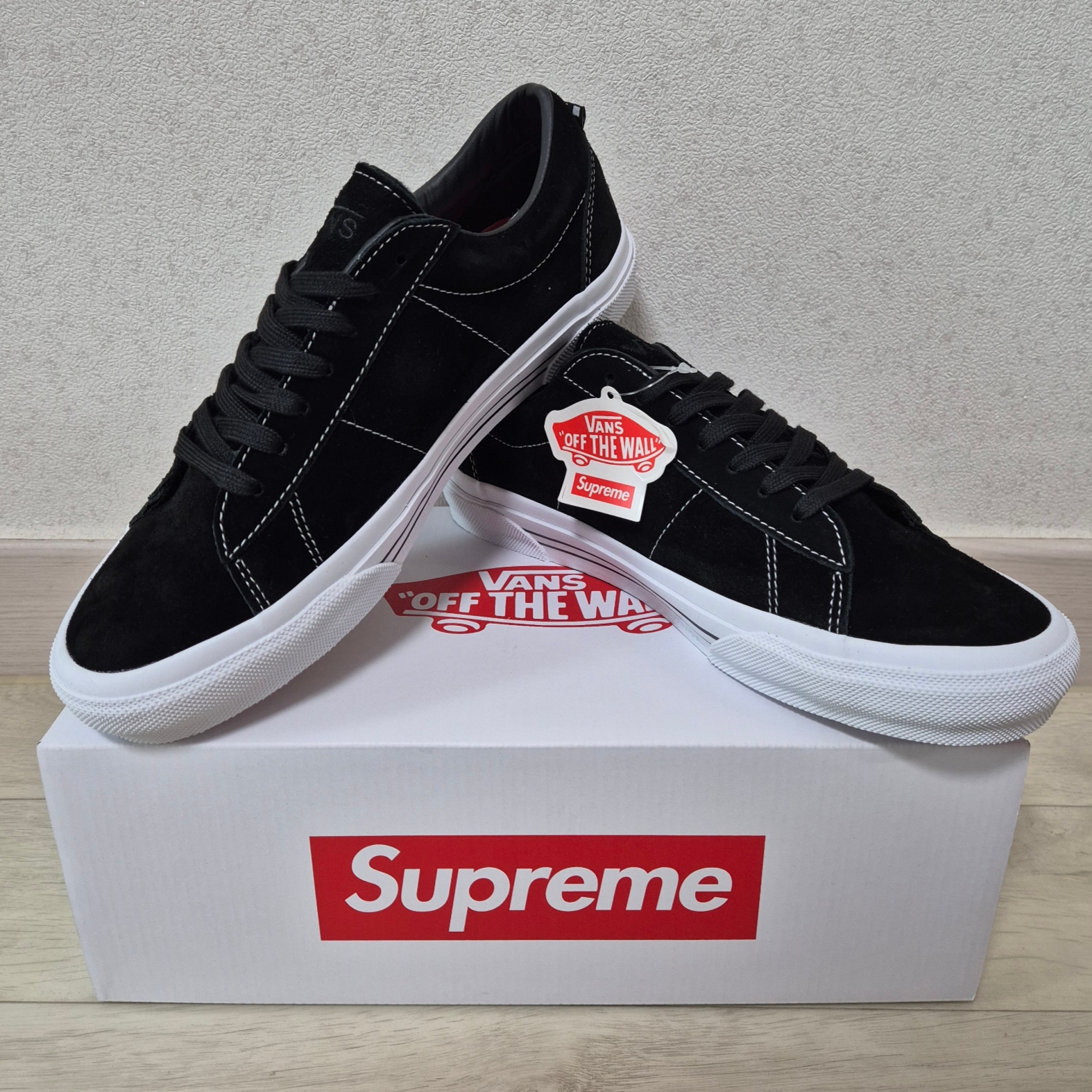 Vans x Supreme Sid Black 착용 스타일 - 1