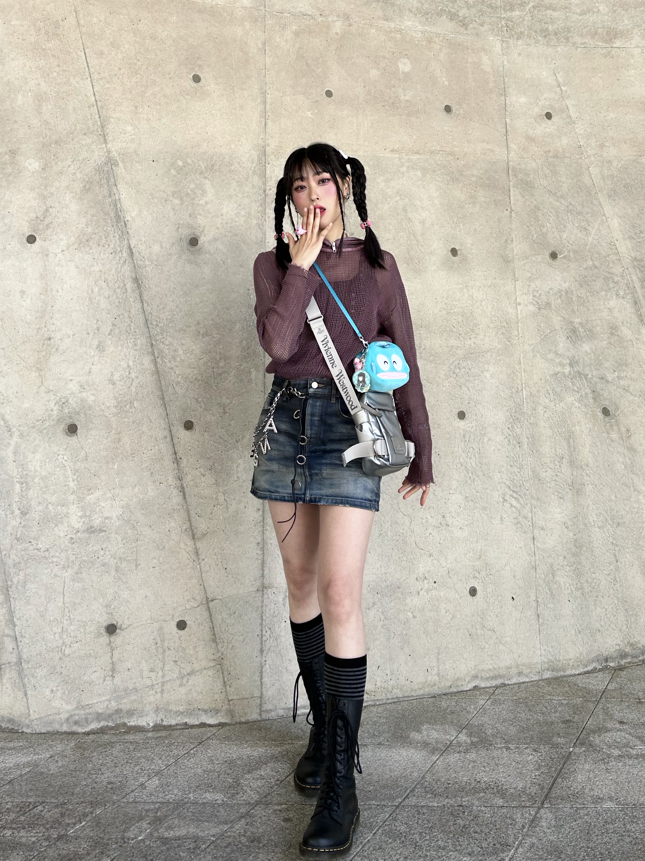 Icyto Mesh Zip Hoodie Burgundy, (W) Dr. Martens 1B99 Boots Black 착용 스타일 - 1