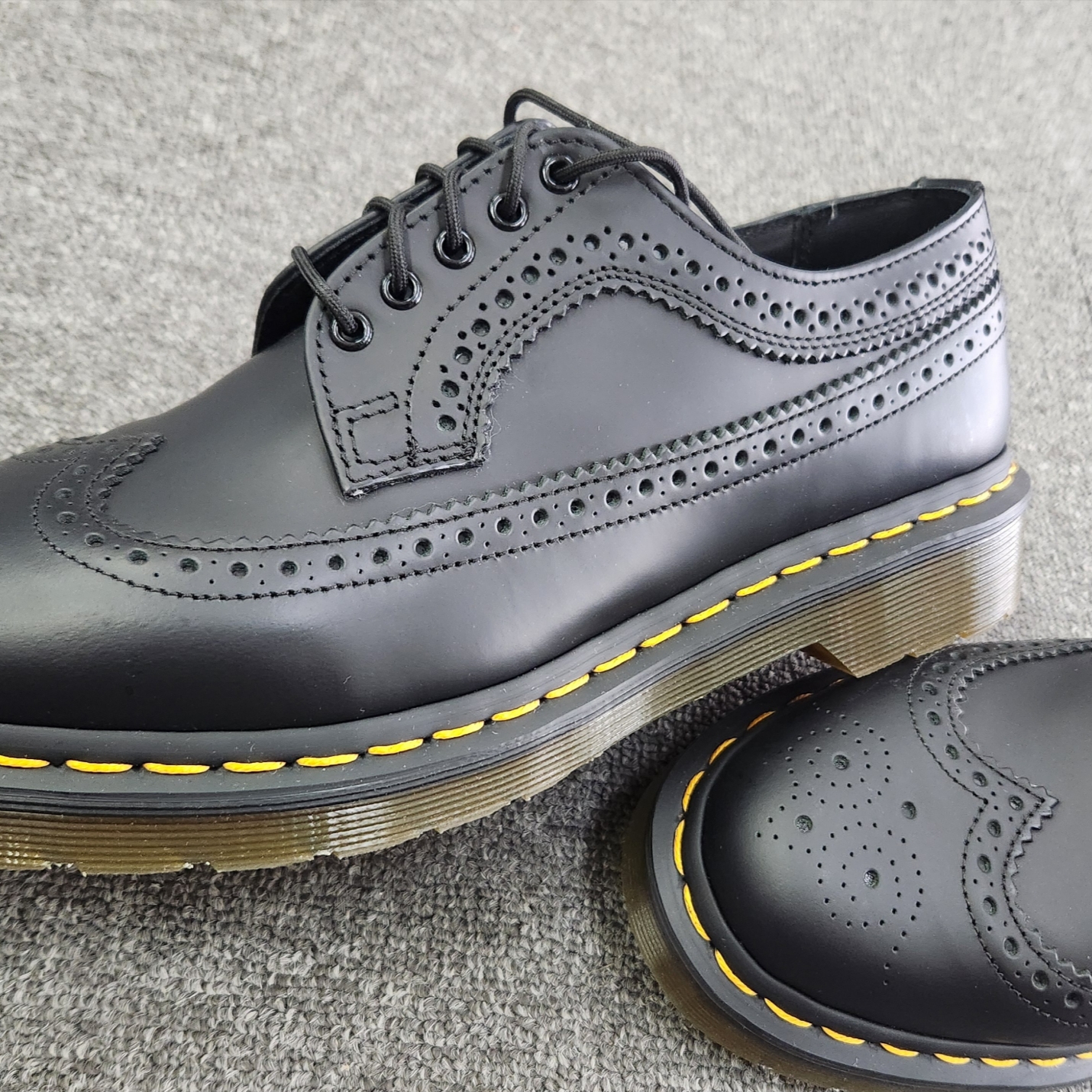 Dr. Martens 3989 YS Black Smooth 착용 스타일 - 4