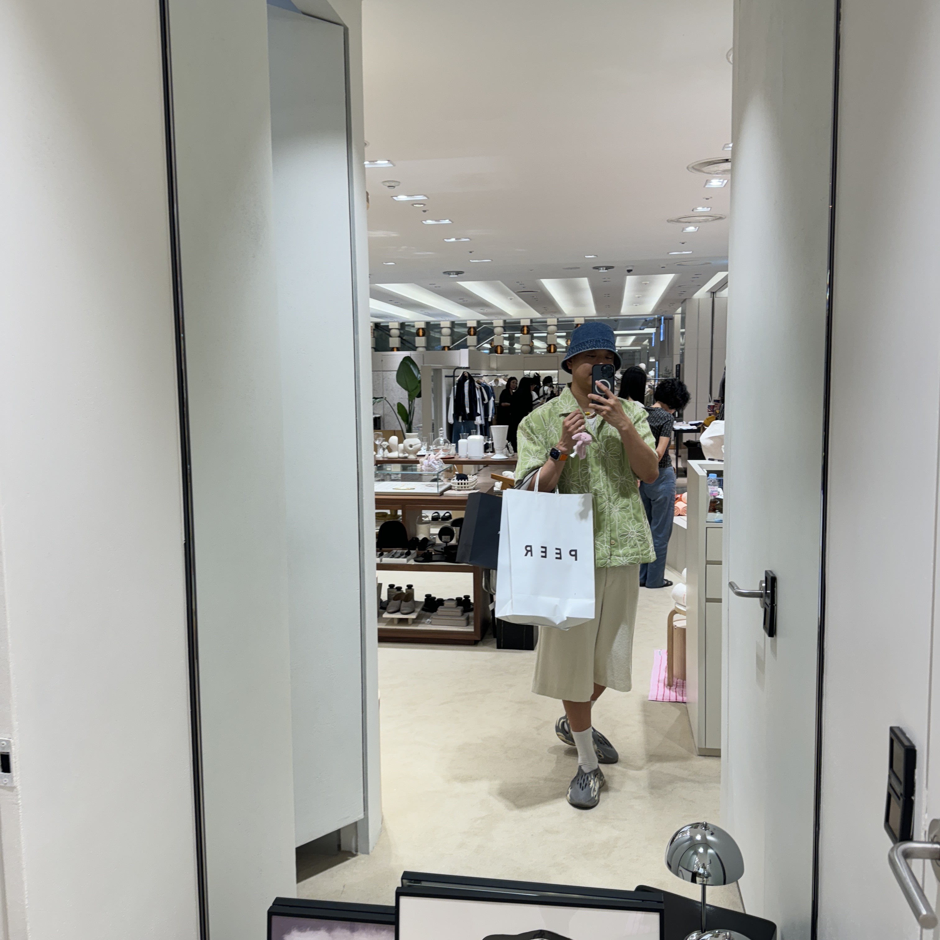 Gentle Monster x Maison Margiela MM107 White Black, Jil Sander Logo T-Shirt Natural 착용 스타일 - 3