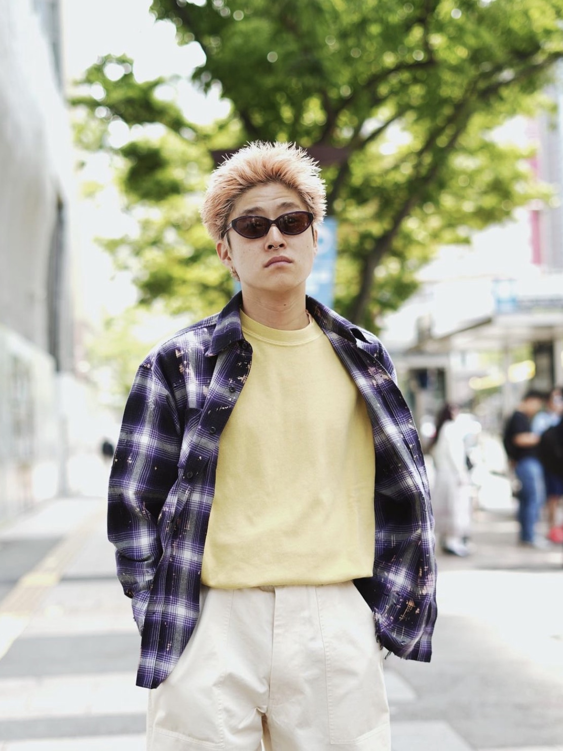 Rafu Bleached Damaged Shirt Blue, Rafu Bleached Damaged Shirt Brown 착용 스타일 - 1