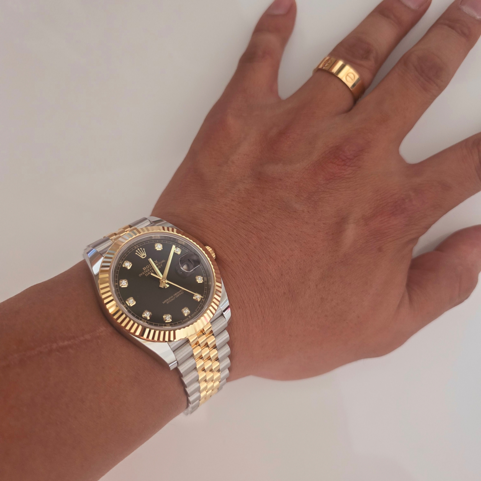Rolex Datejust 41mm 126333 Bright Black Diamond-Set Jubilee 착용 스타일 - 2