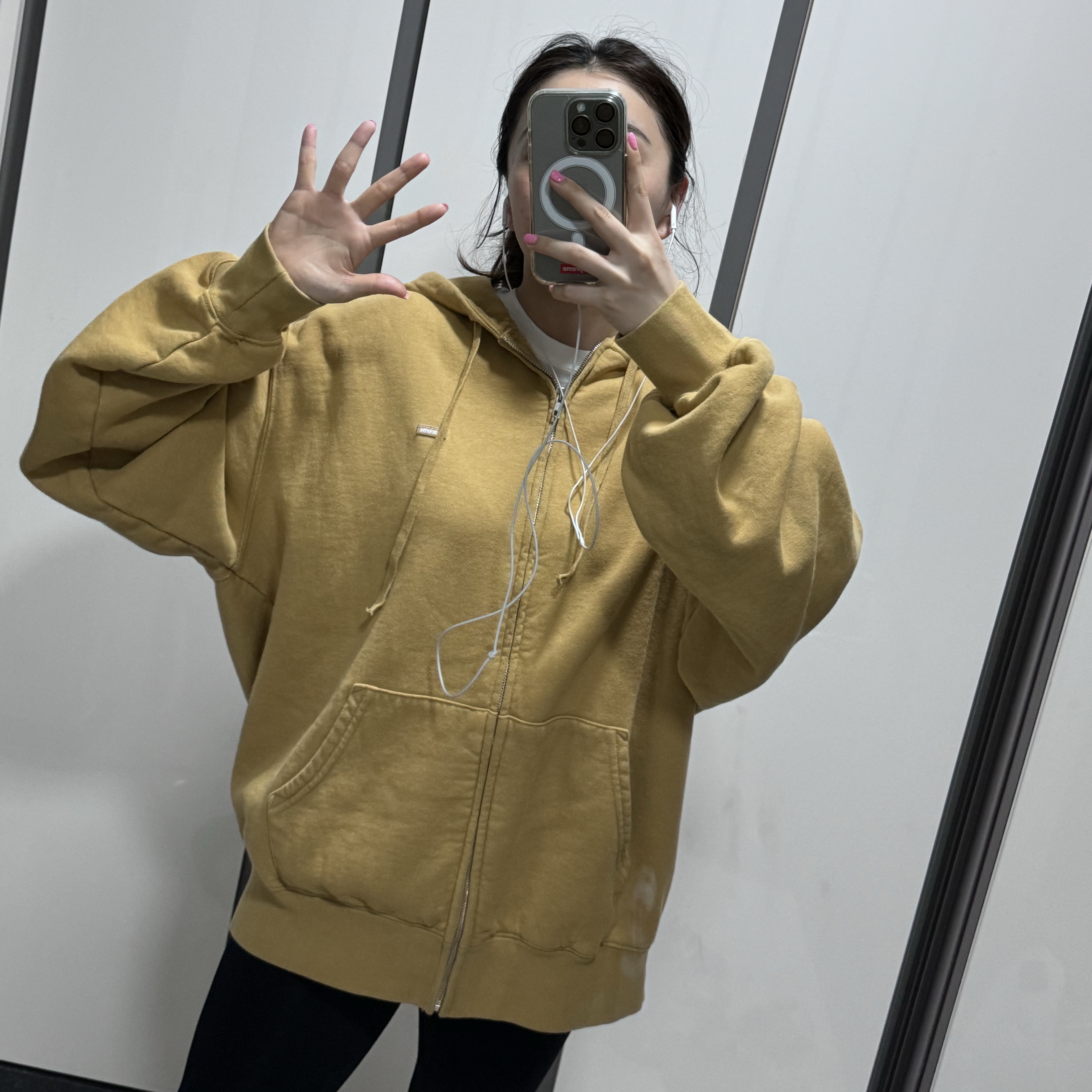 Supreme Overdyed Small Box Zip Up Hooded Sweatshirt Sand - 24SS 착용 스타일