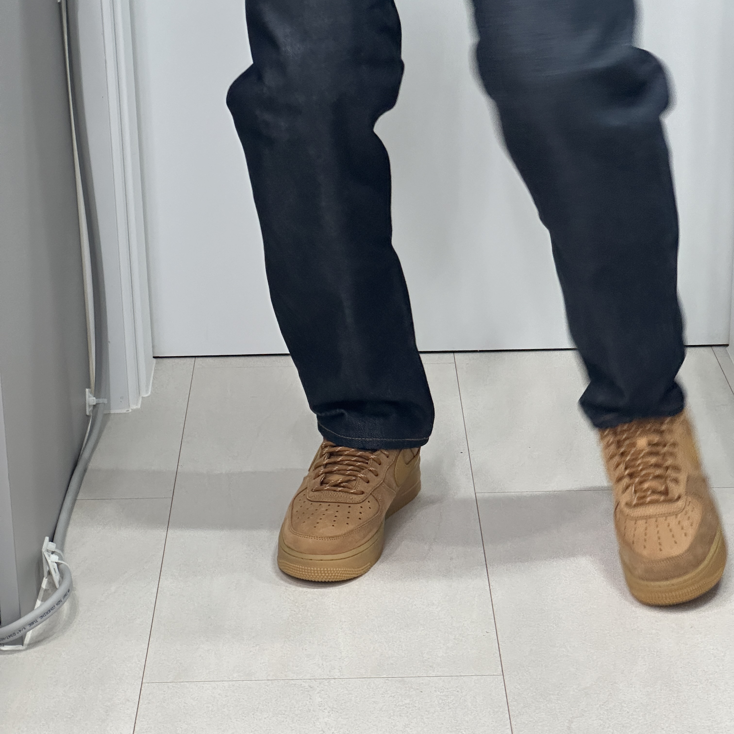 Nike Air Force 1 '07 WB Flax 착용 스타일