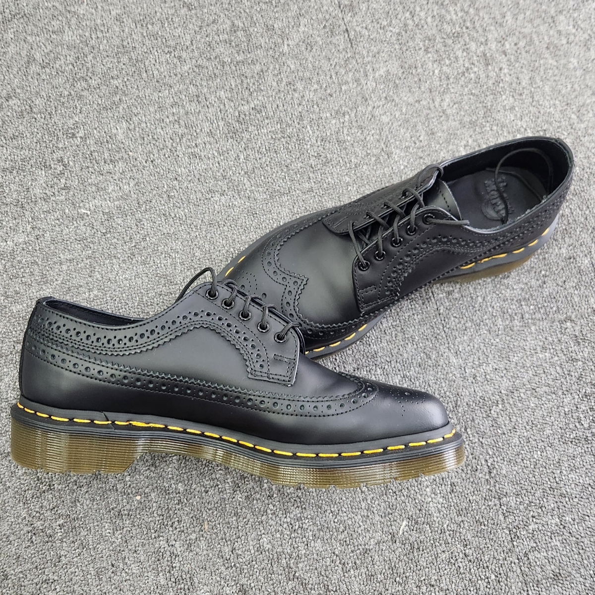 Dr. Martens 3989 YS Black Smooth 착용 스타일 - 2