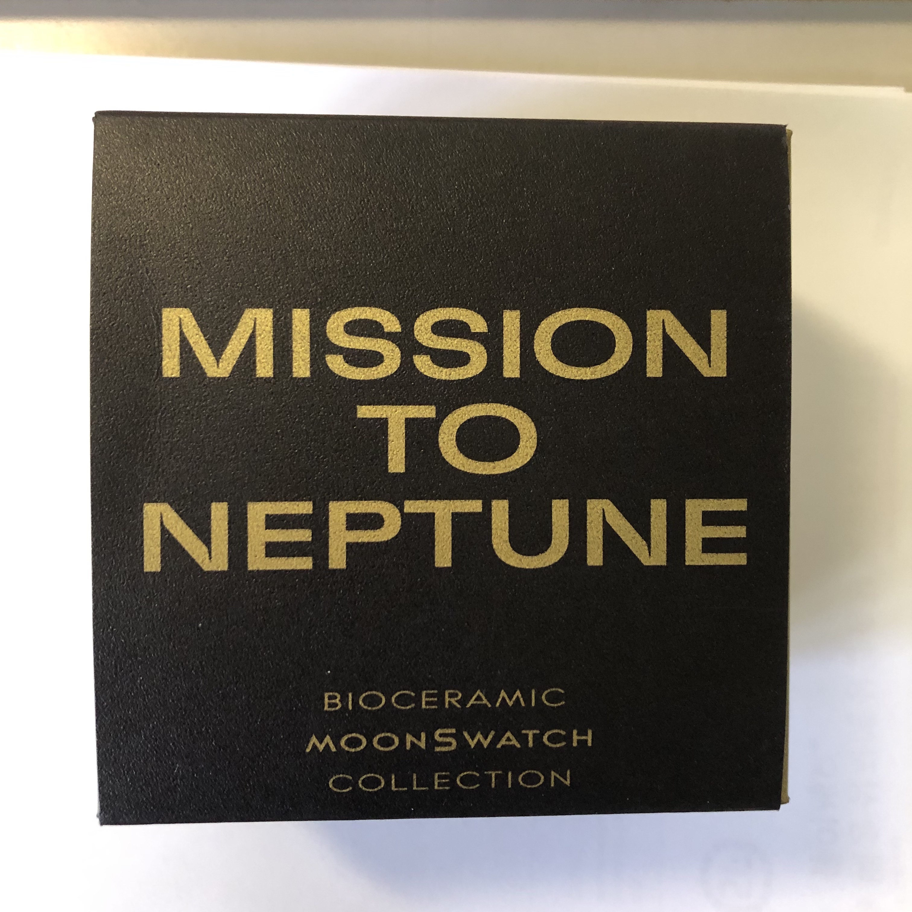 Swatch x Omega Bioceramic MoonSwatch Mission To Neptune Moonshine Gold Blue Moon 착용 스타일 - 3