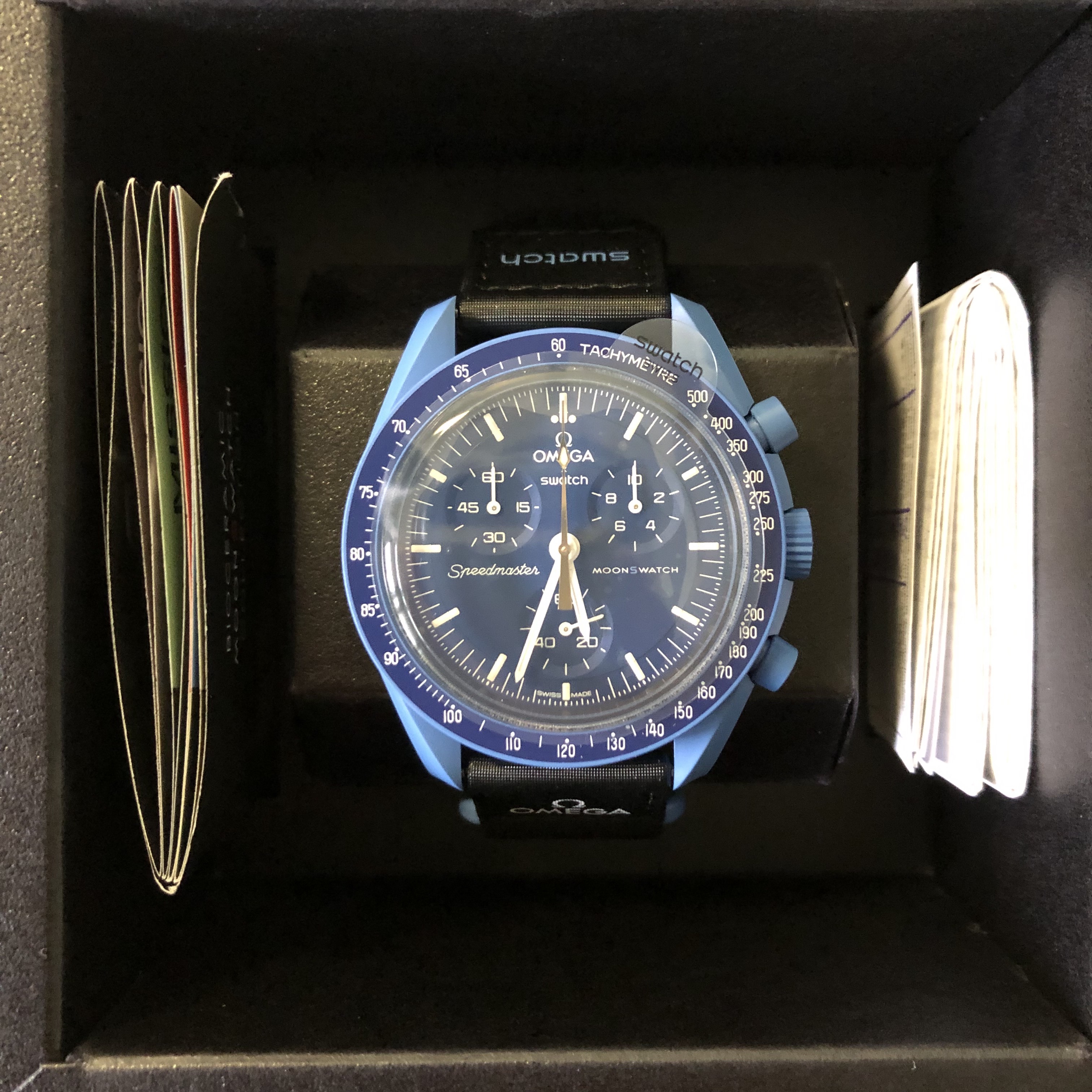 Swatch x Omega Bioceramic MoonSwatch Mission To Neptune Moonshine Gold Blue Moon 착용 스타일 - 1